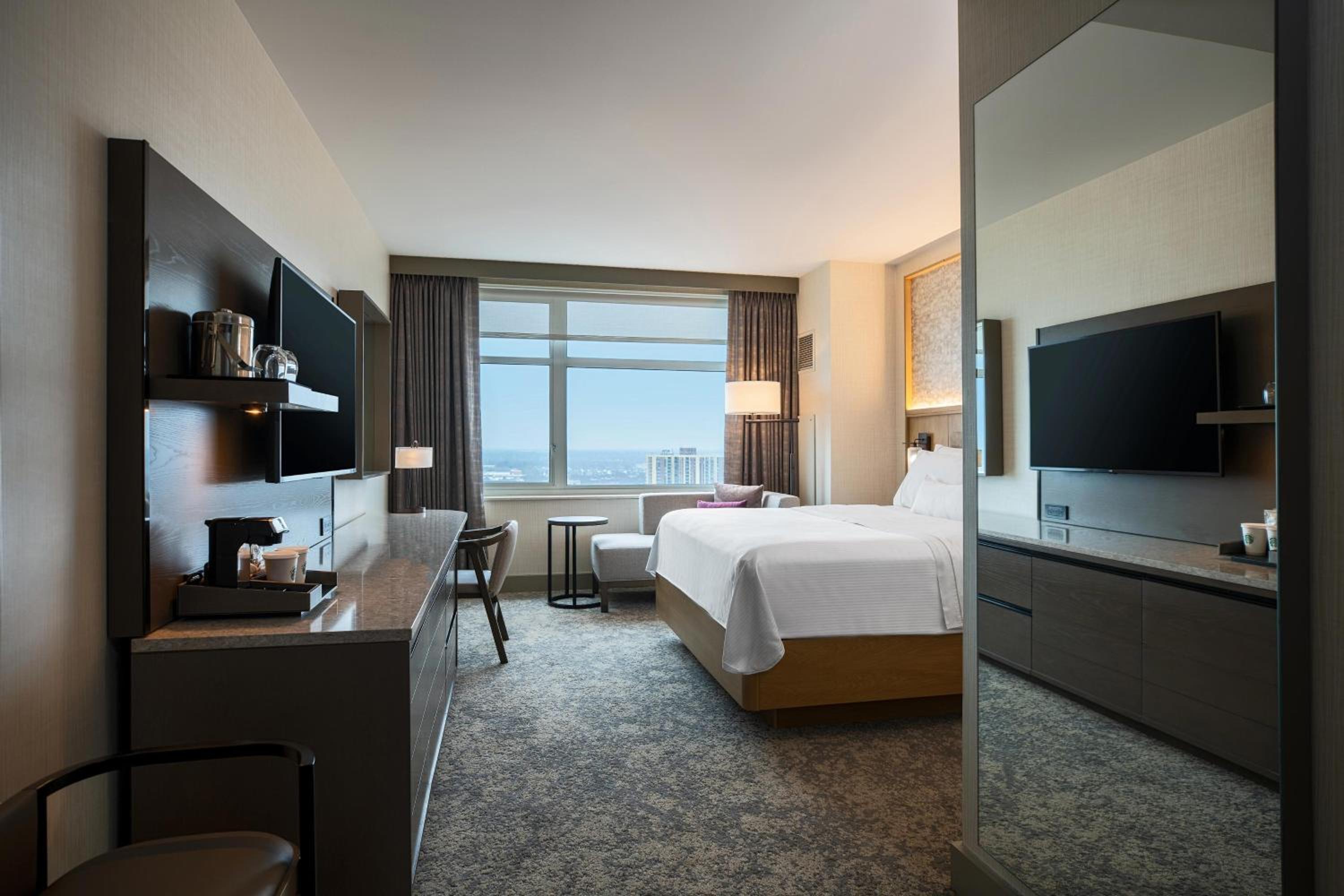 King Room - Club Level/High Floor - Photo 5