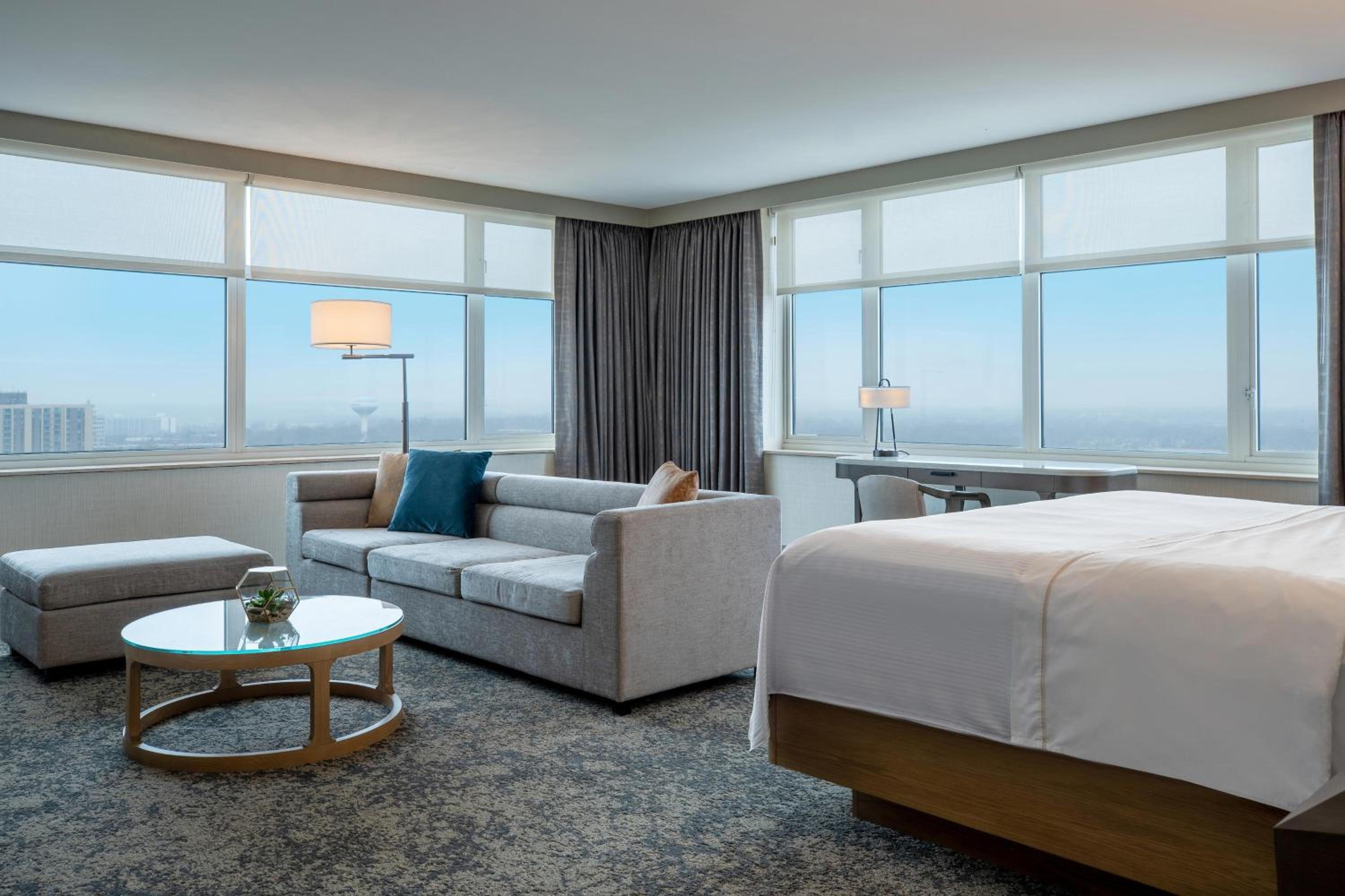 Deluxe Junior Suite - Club Level - Photo 3