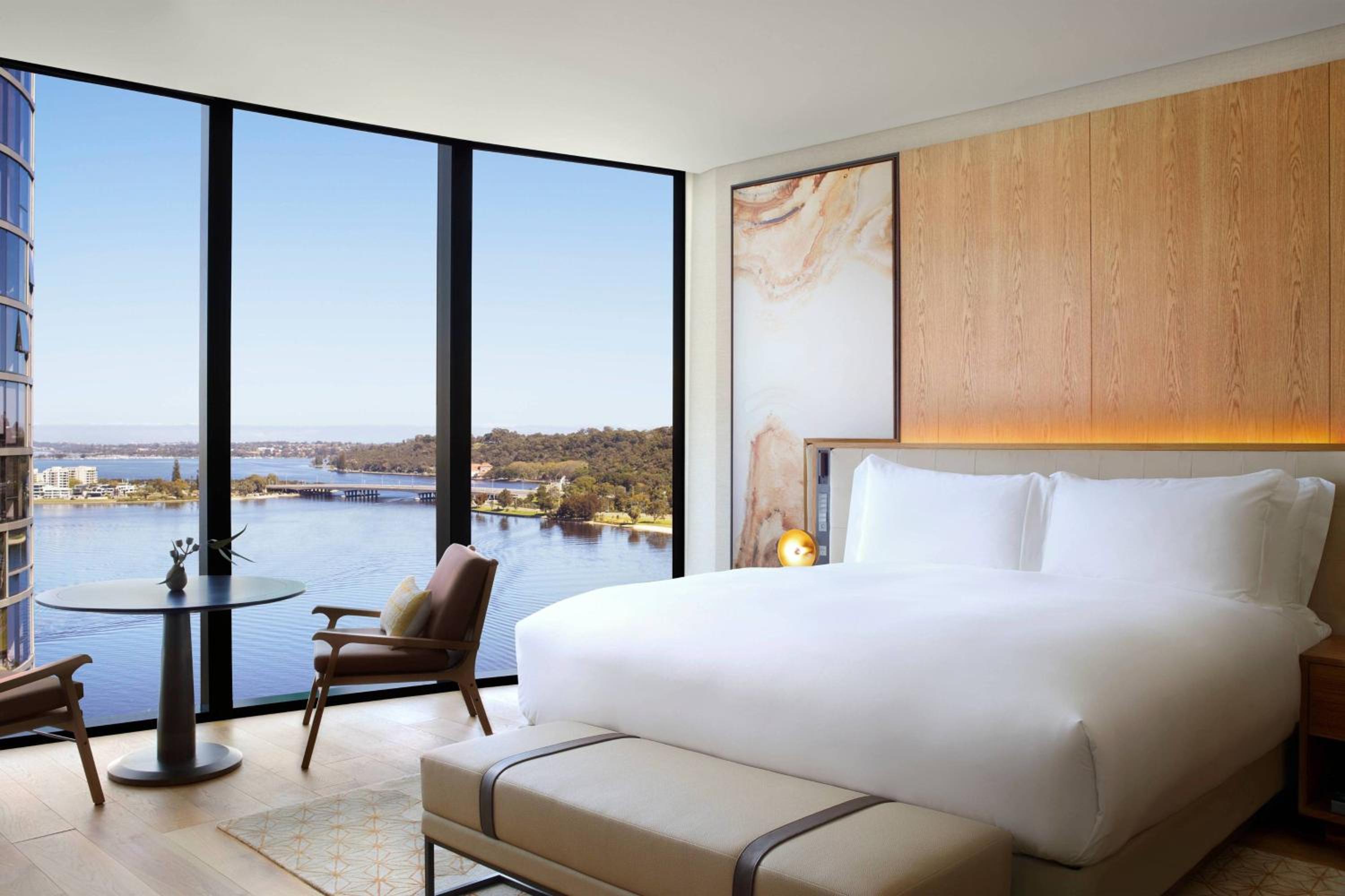 Swan River View, Premium Guest Room, 1 King Bed
