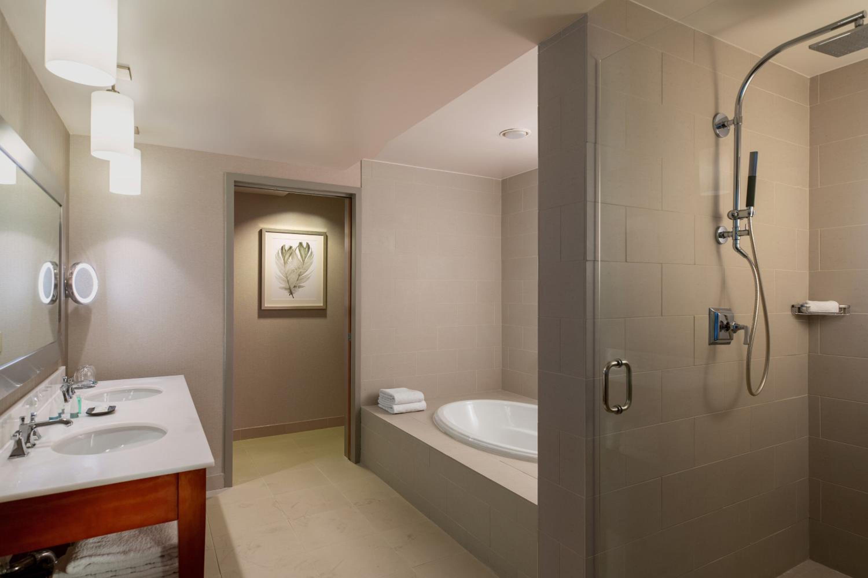 Deluxe Junior Suite - Club Level - Photo 5