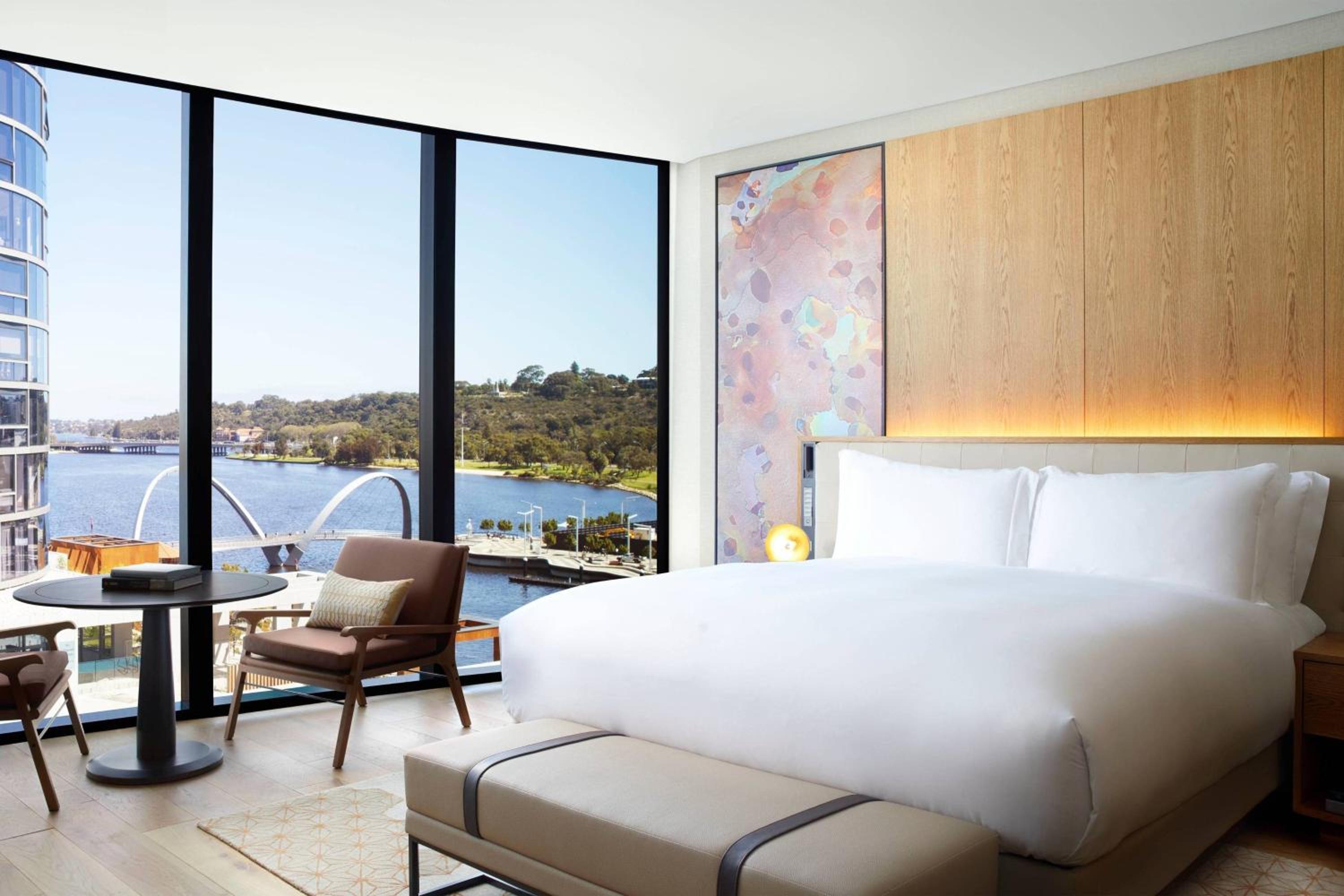 Swan River View, Premium Guest Room, 1 King Bed