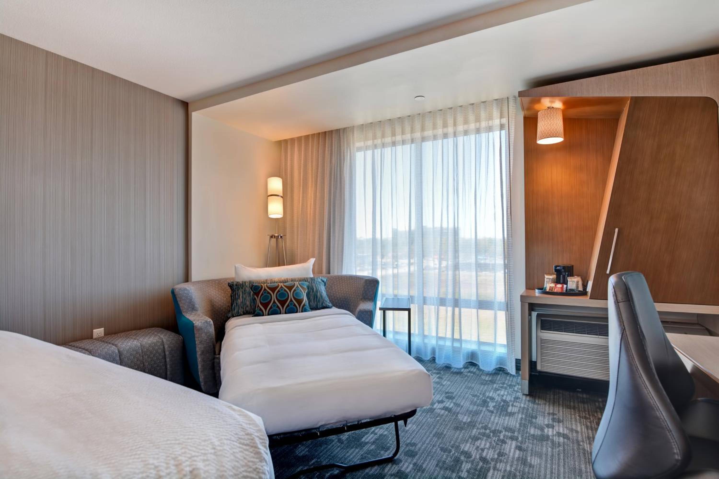 Queen Room with Two Queen Beds and Sofa Bed - Photo 2