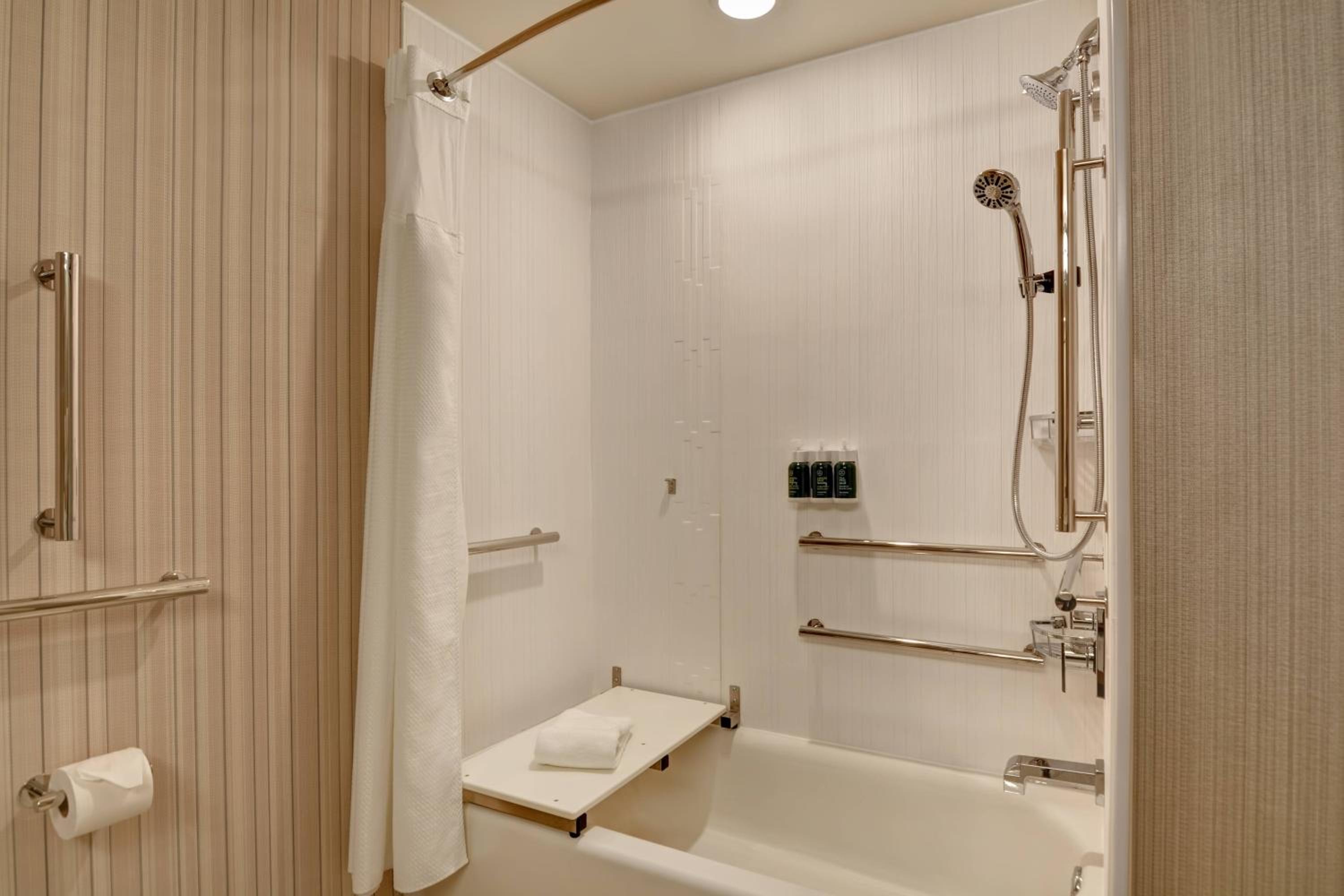 Guest room, 2 Queen - Photo 8
