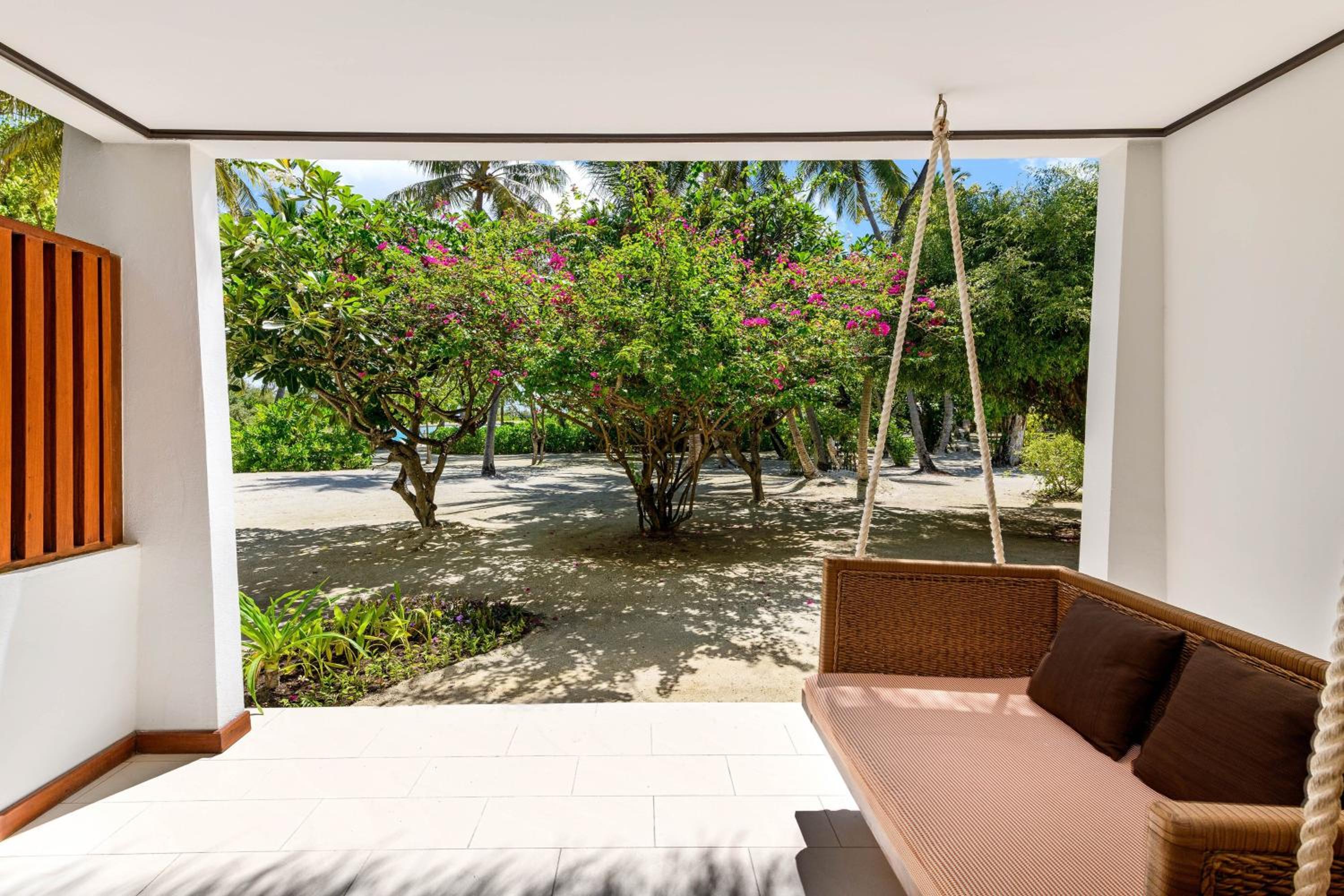 Deluxe Double Room with Two Double Beds and Island View photo 2