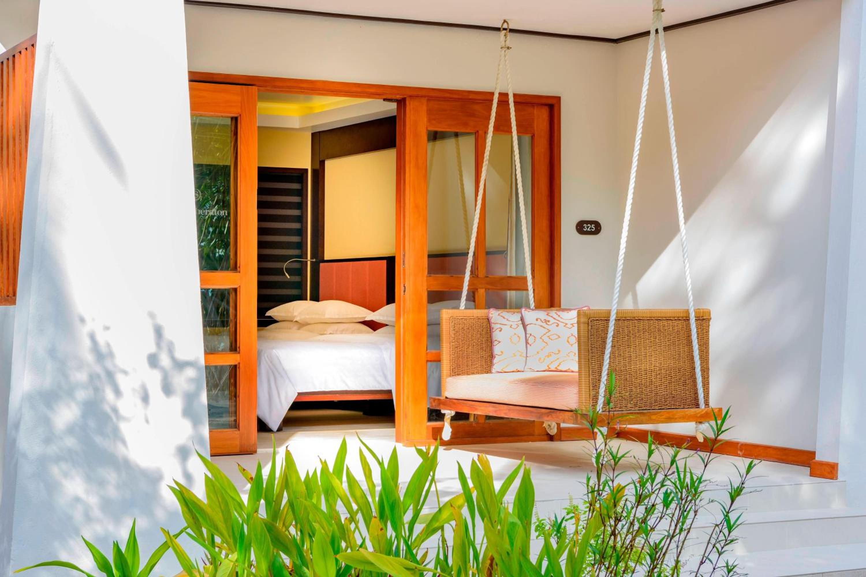 Deluxe Double Room with Two Double Beds and Island View photo 3