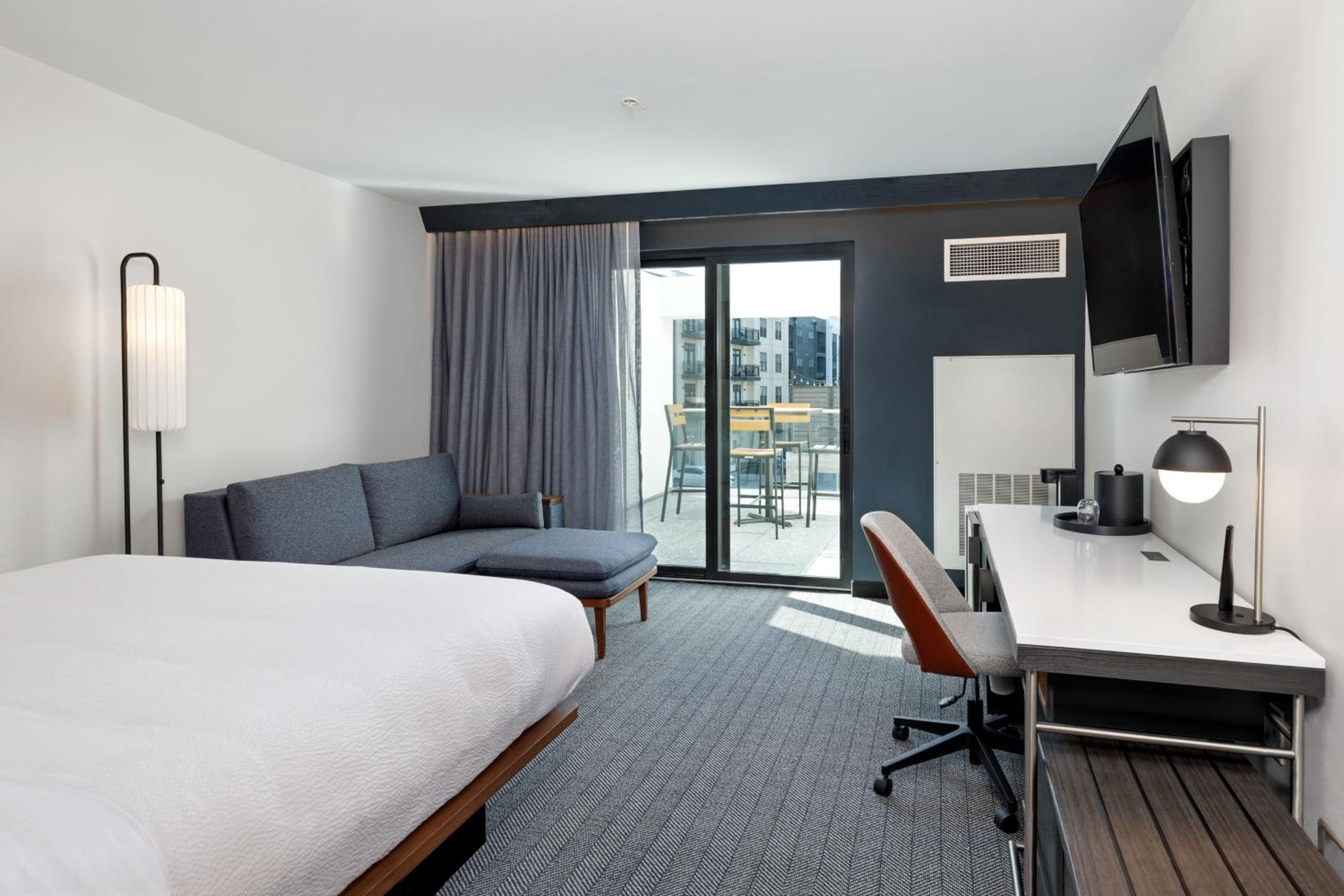 King Room with Sofa Bed - Photo 2