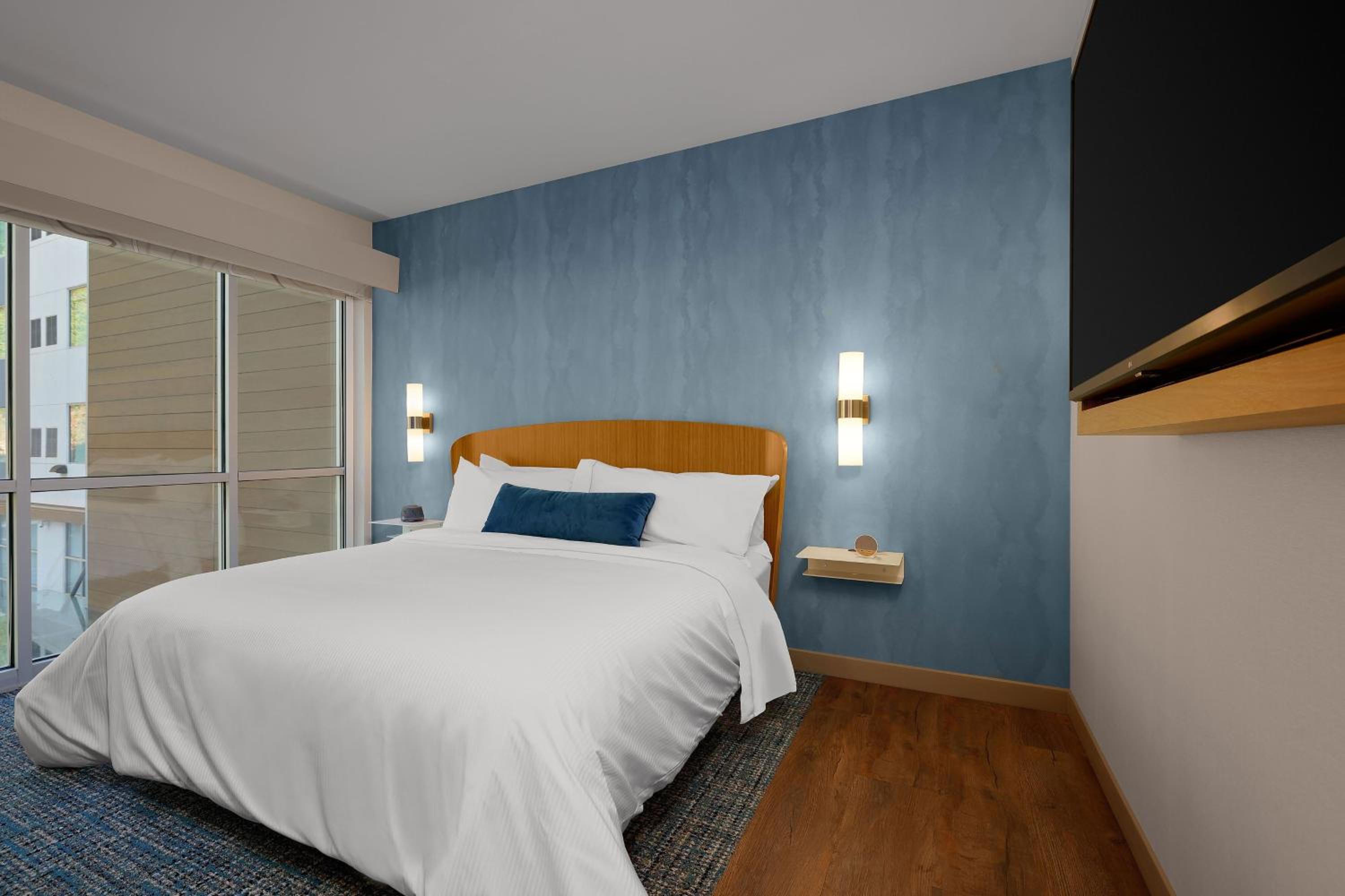 Executive King Suite with Sofa Bed - Photo 1