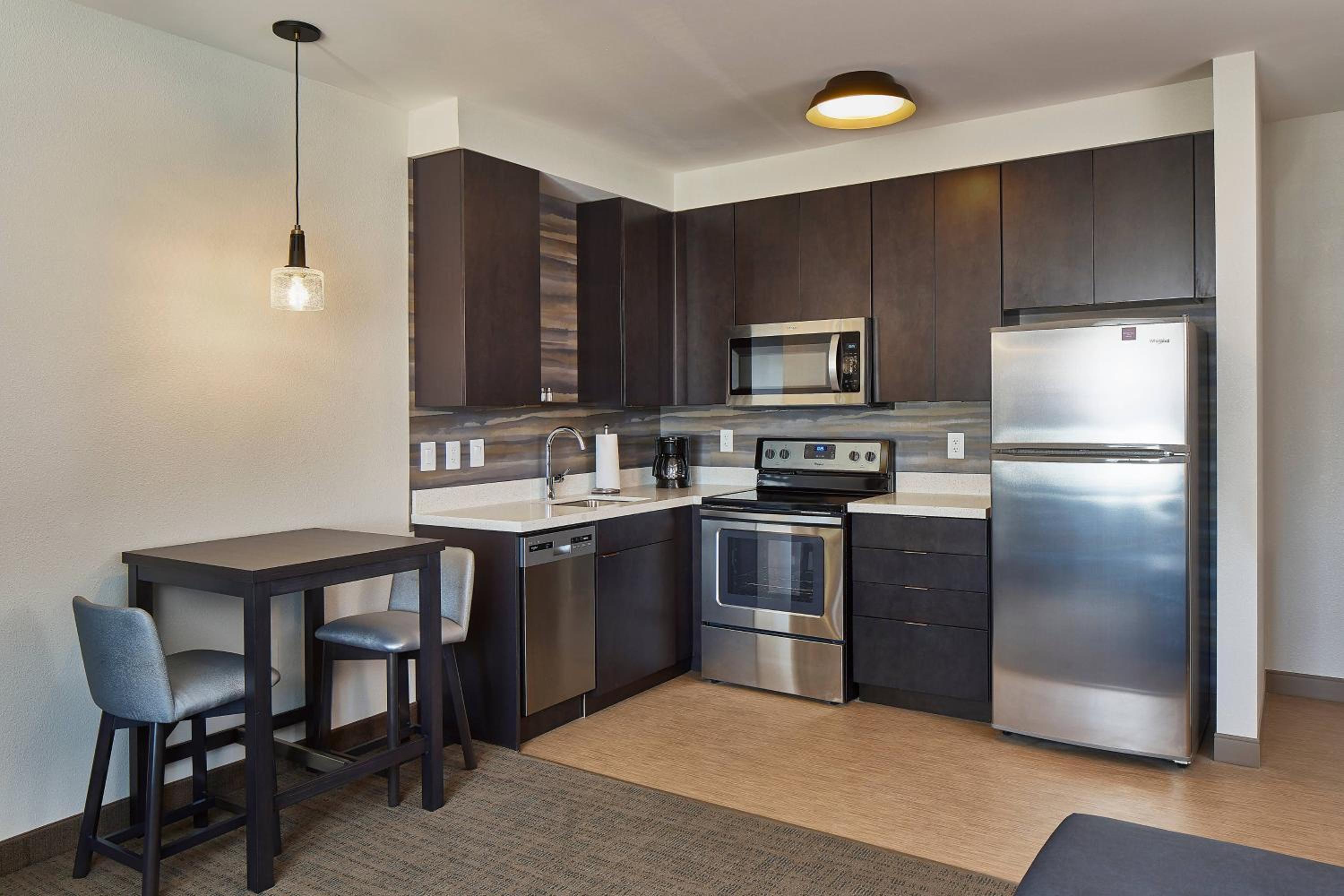 1 Bedroom Suite, 1 King, Sofa bed - Photo 7