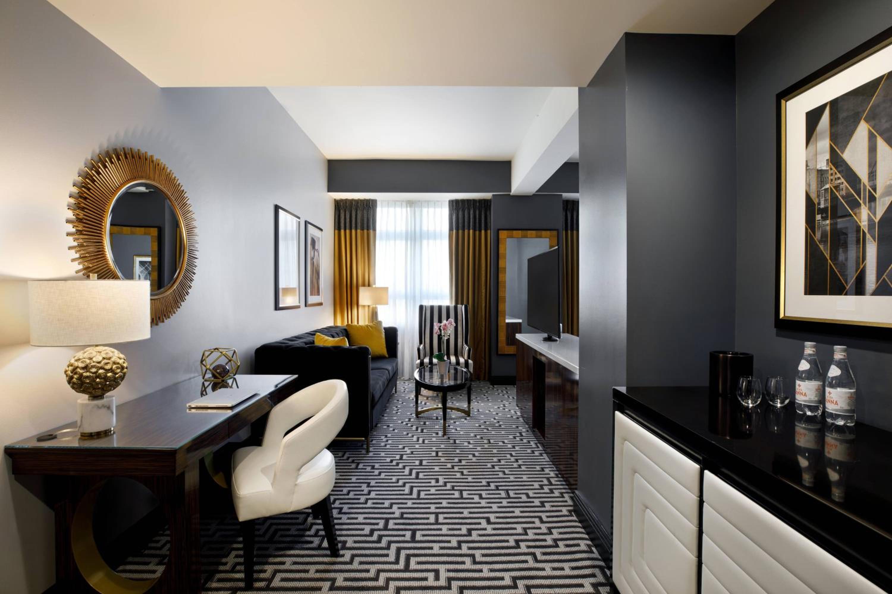 Guest room, 1 Queen, City view - Photo 6