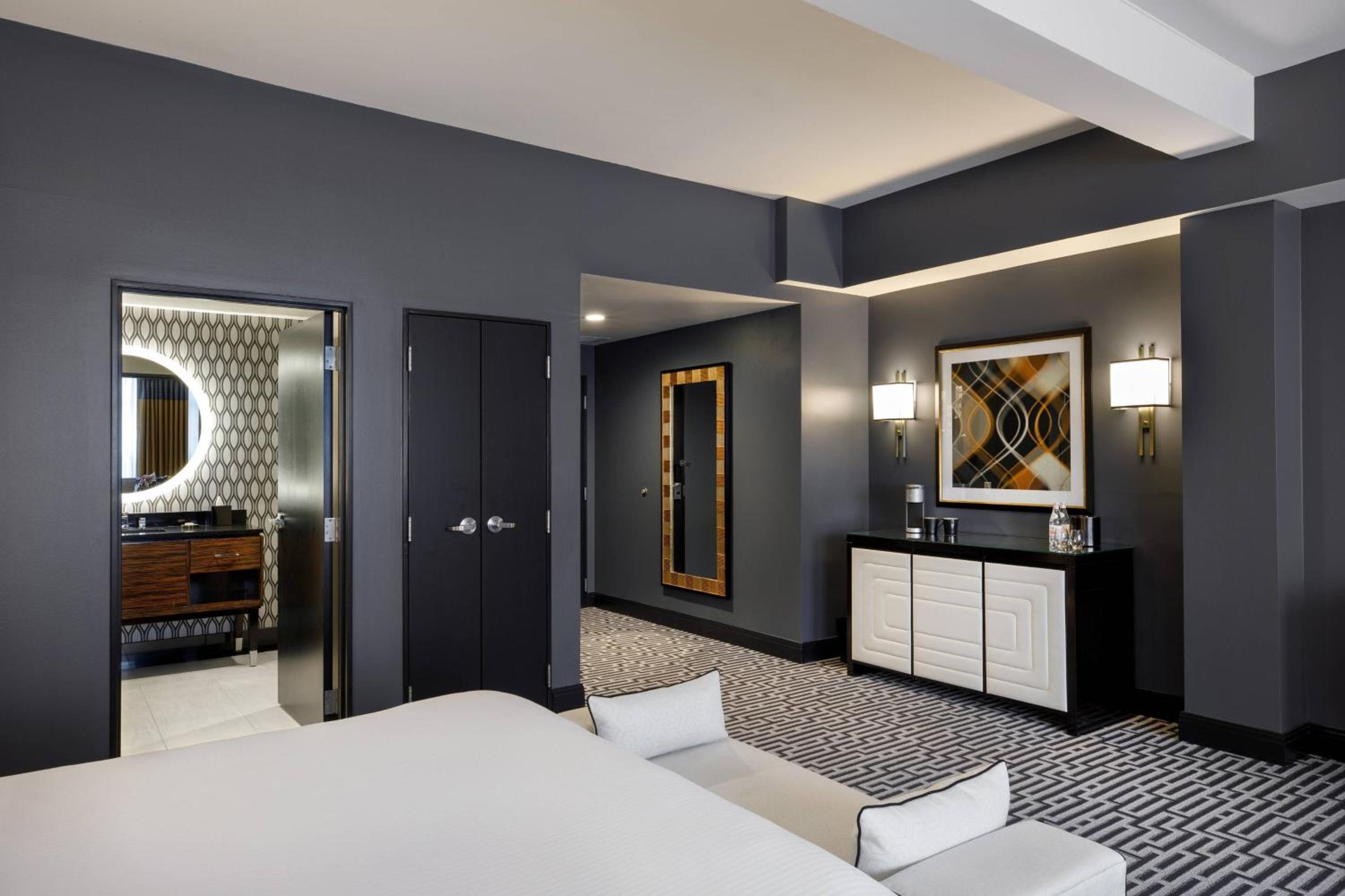 Guest Room, 1 King - Photo 2