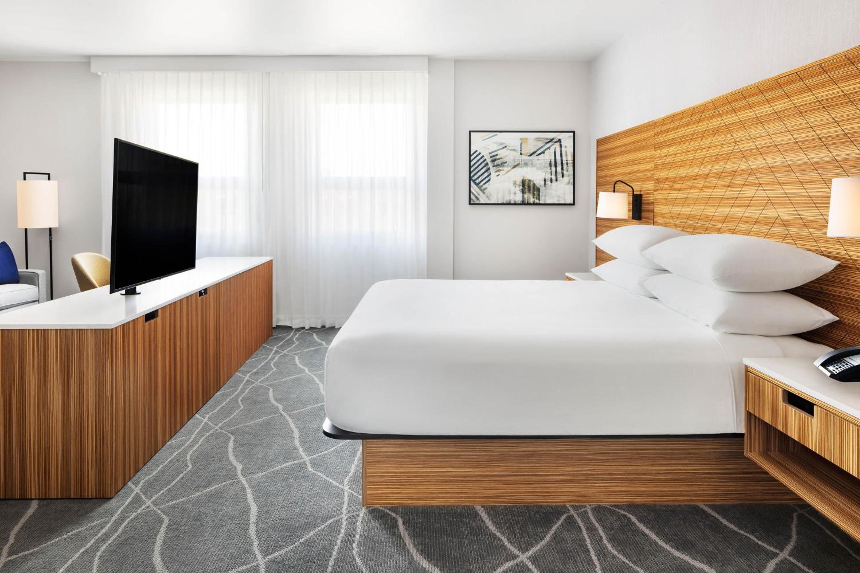 Deluxe King Room with Sofa Bed - Photo 1