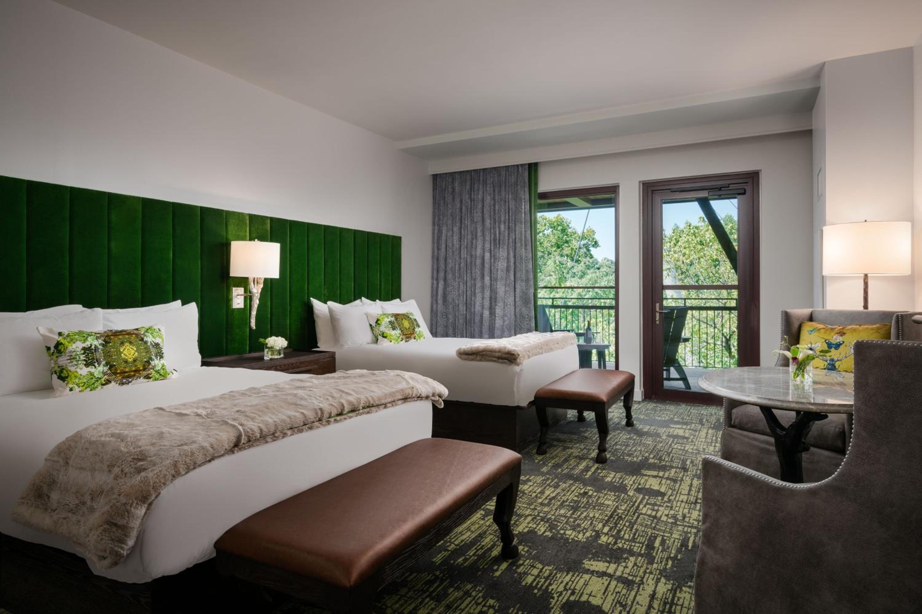 Queen Room with Two Queen Beds and Balcony (Non Smoking) - Photo 4