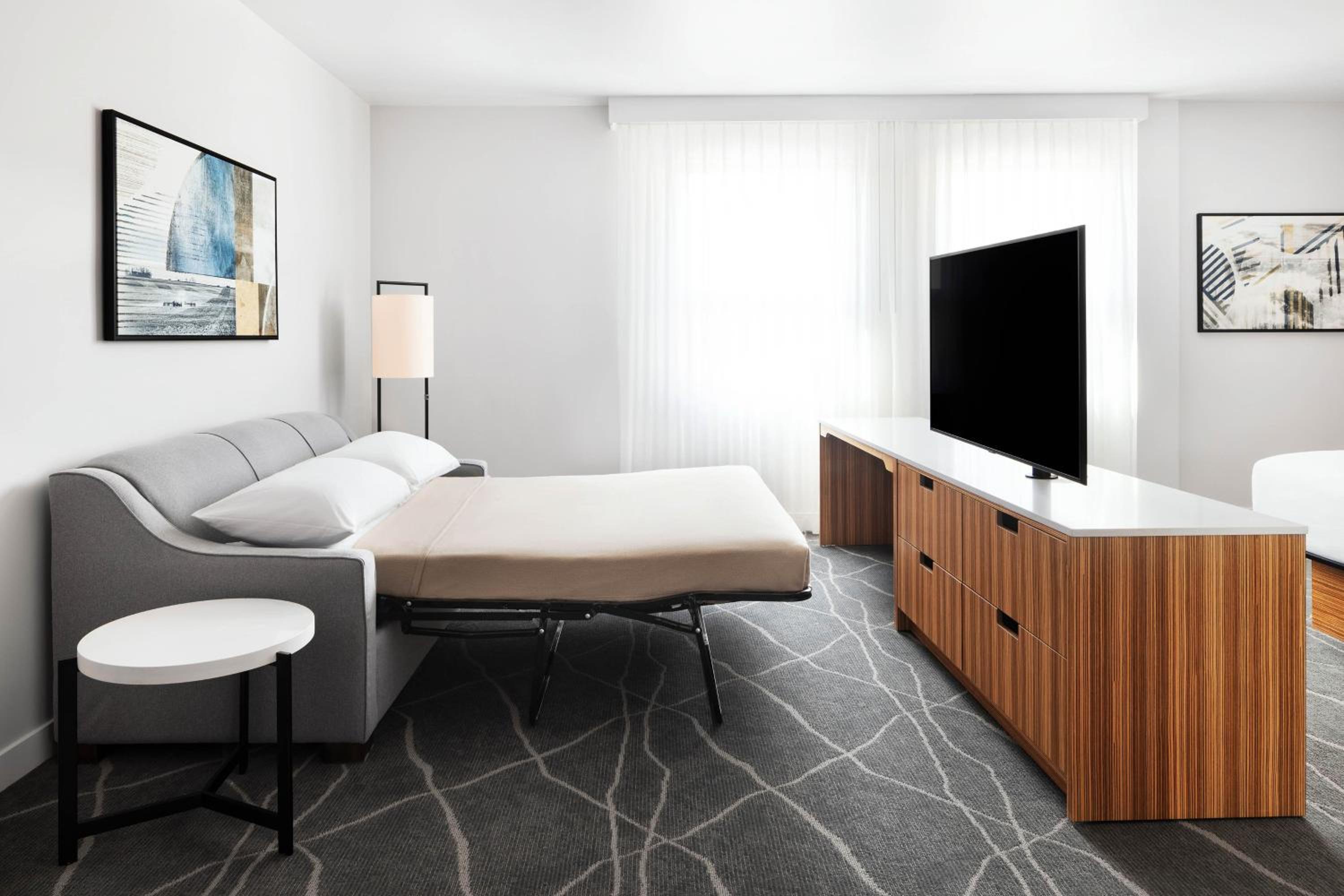 Deluxe King Room with Sofa Bed - Photo 4