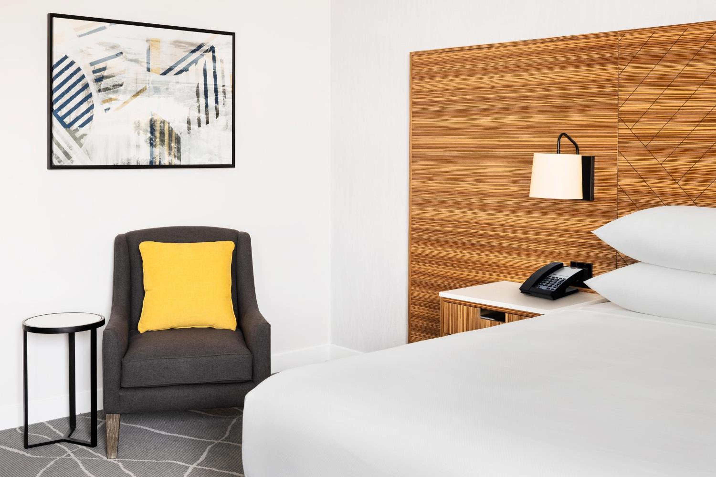 Standard King Room - Photo 2