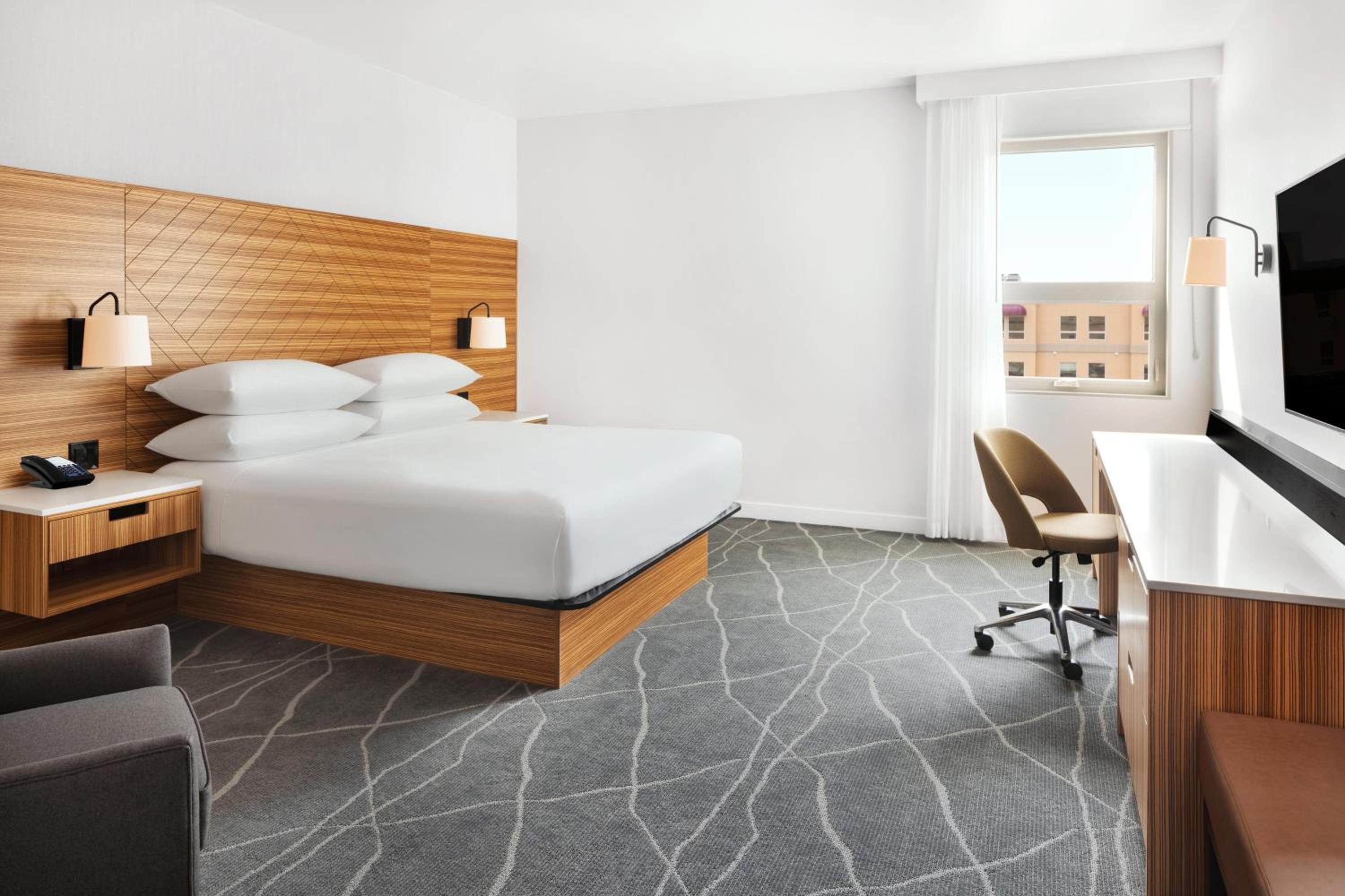 Standard King Room - Photo 3
