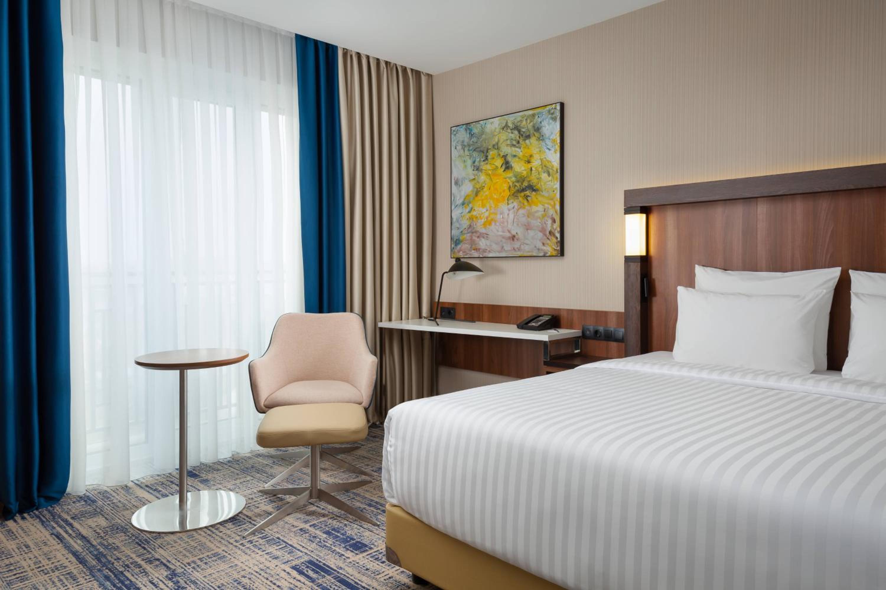 One-Bedroom King Suite with Sofa Bed and City View - Photo 1