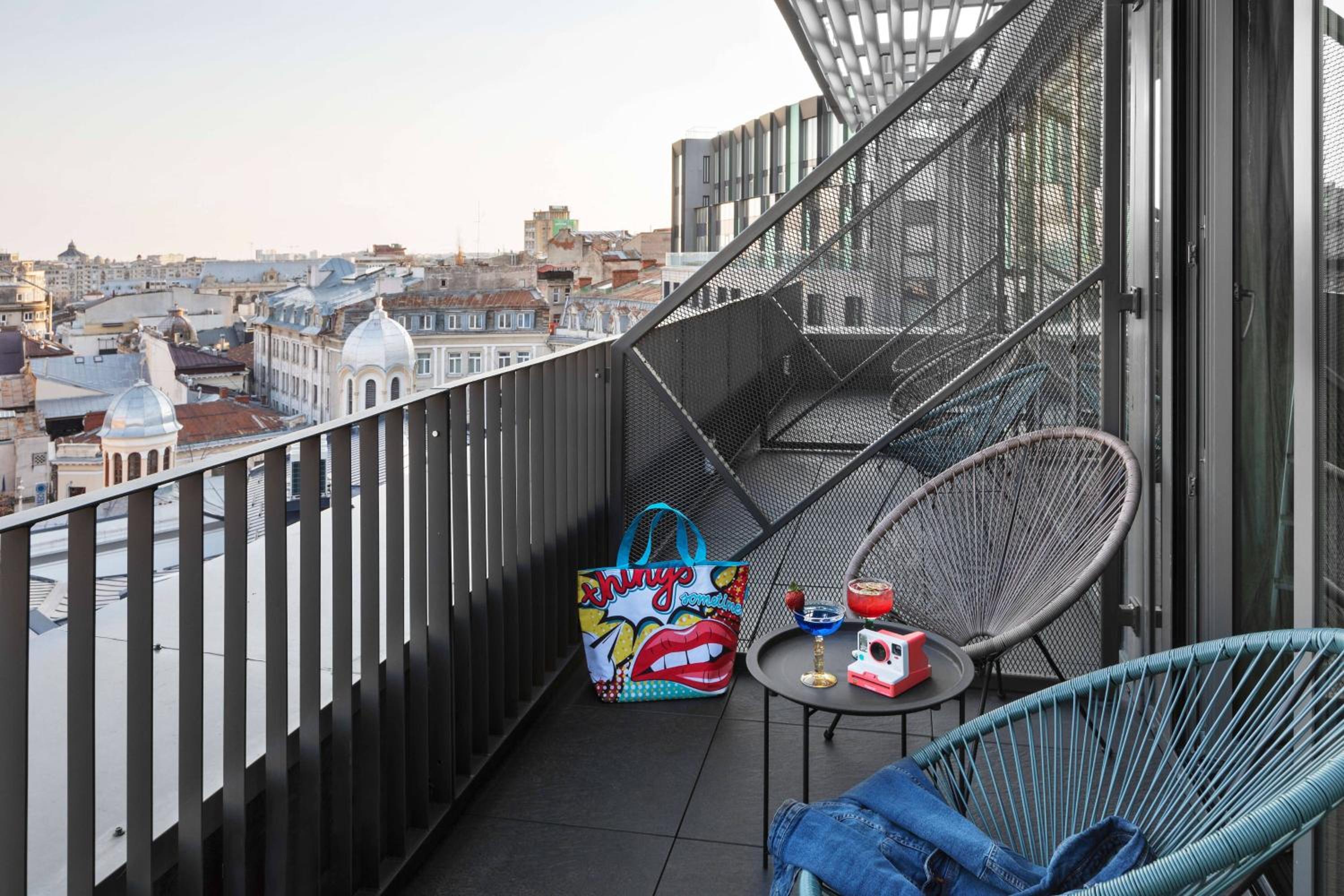 Superior Queen Room with Balcony and Street View - Photo 4