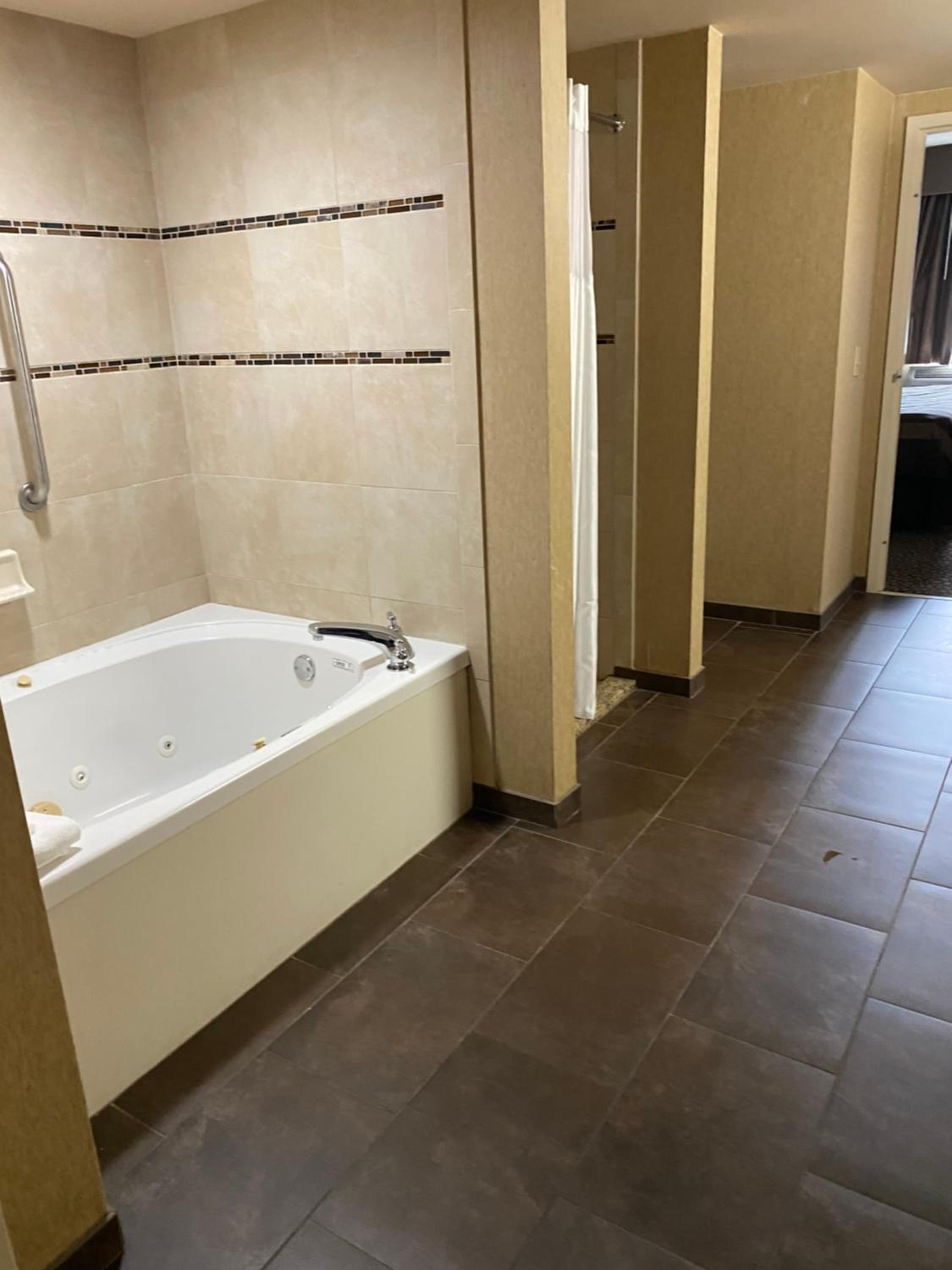 One-Bedroom King Suite - Non-Smoking - Photo 2