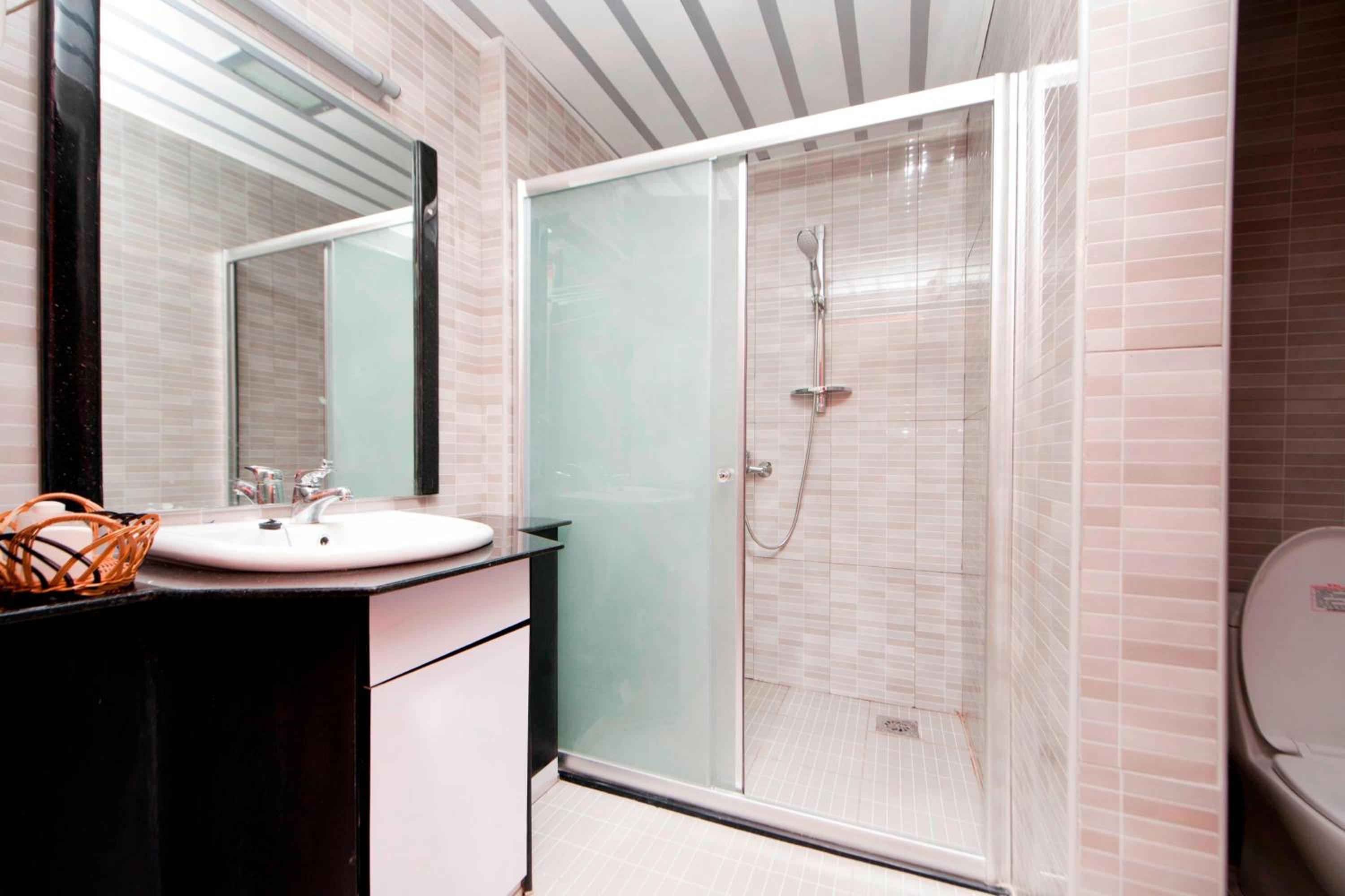 Guest room, 2 Twin/Single Bed(s), Lake Victoria view photo 2