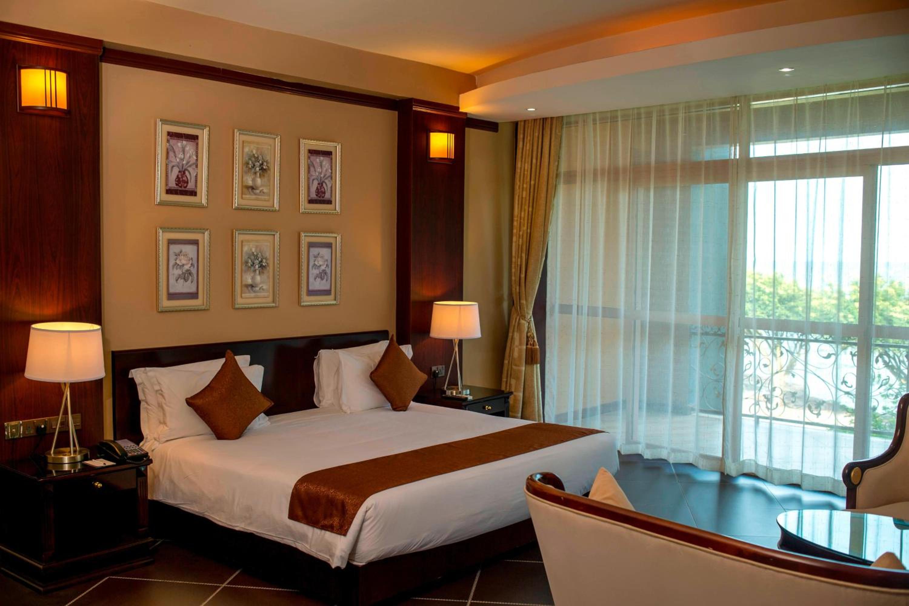 Executive Suite with Lake View photo 2