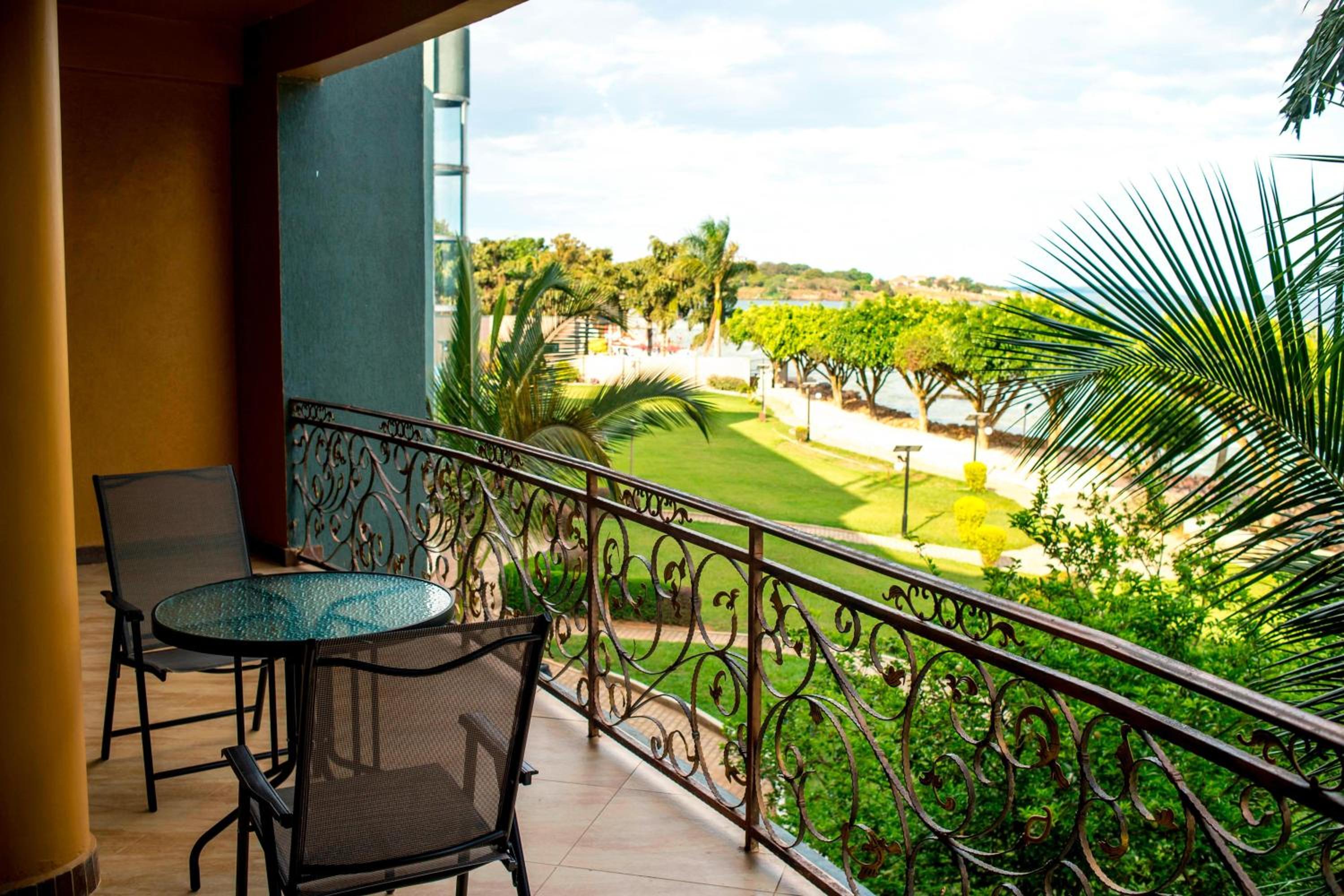 Executive Suite with Lake View photo 3