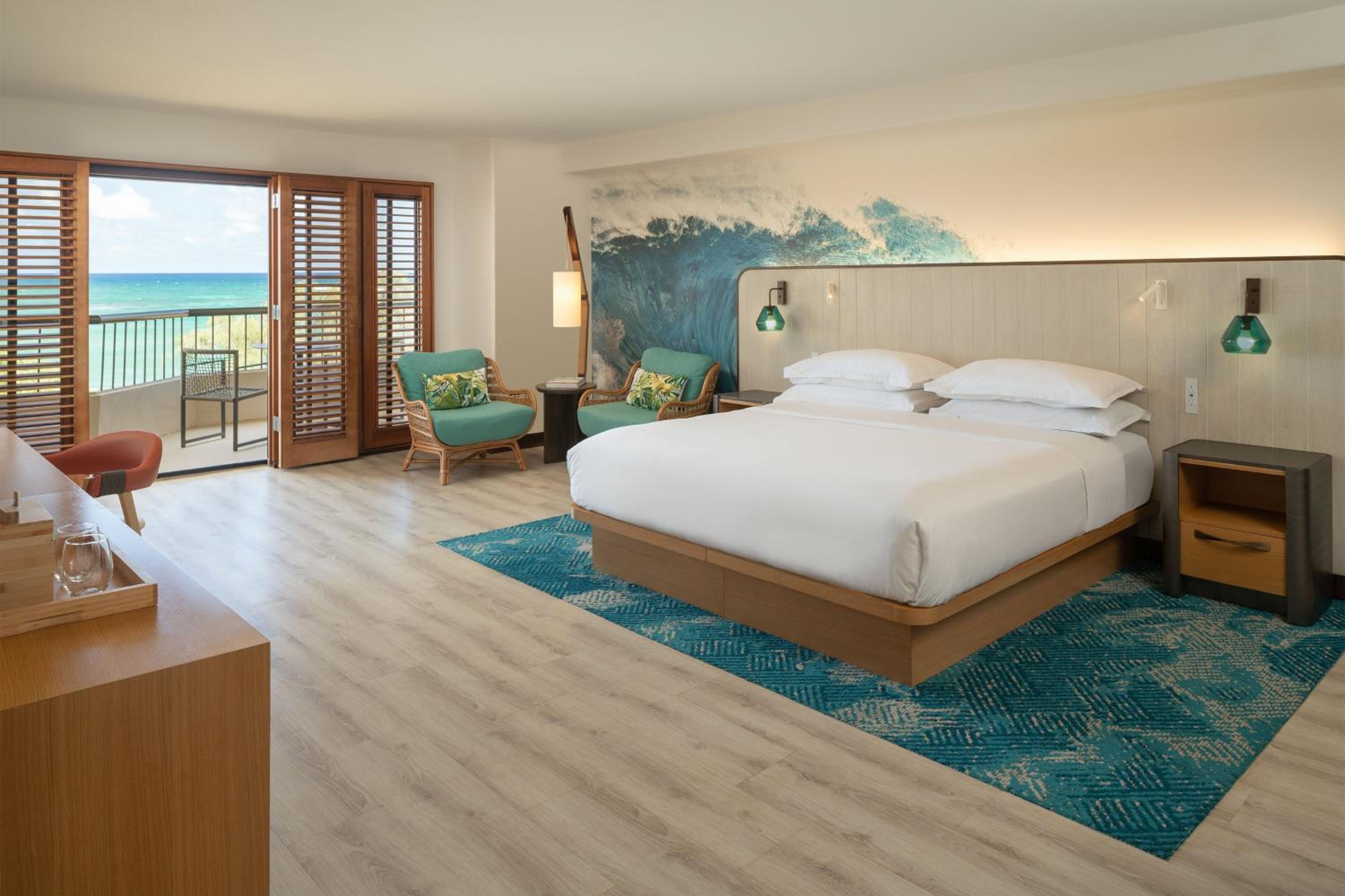 Deluxe Oceanfront King Room - Mobility Accessible with Tub