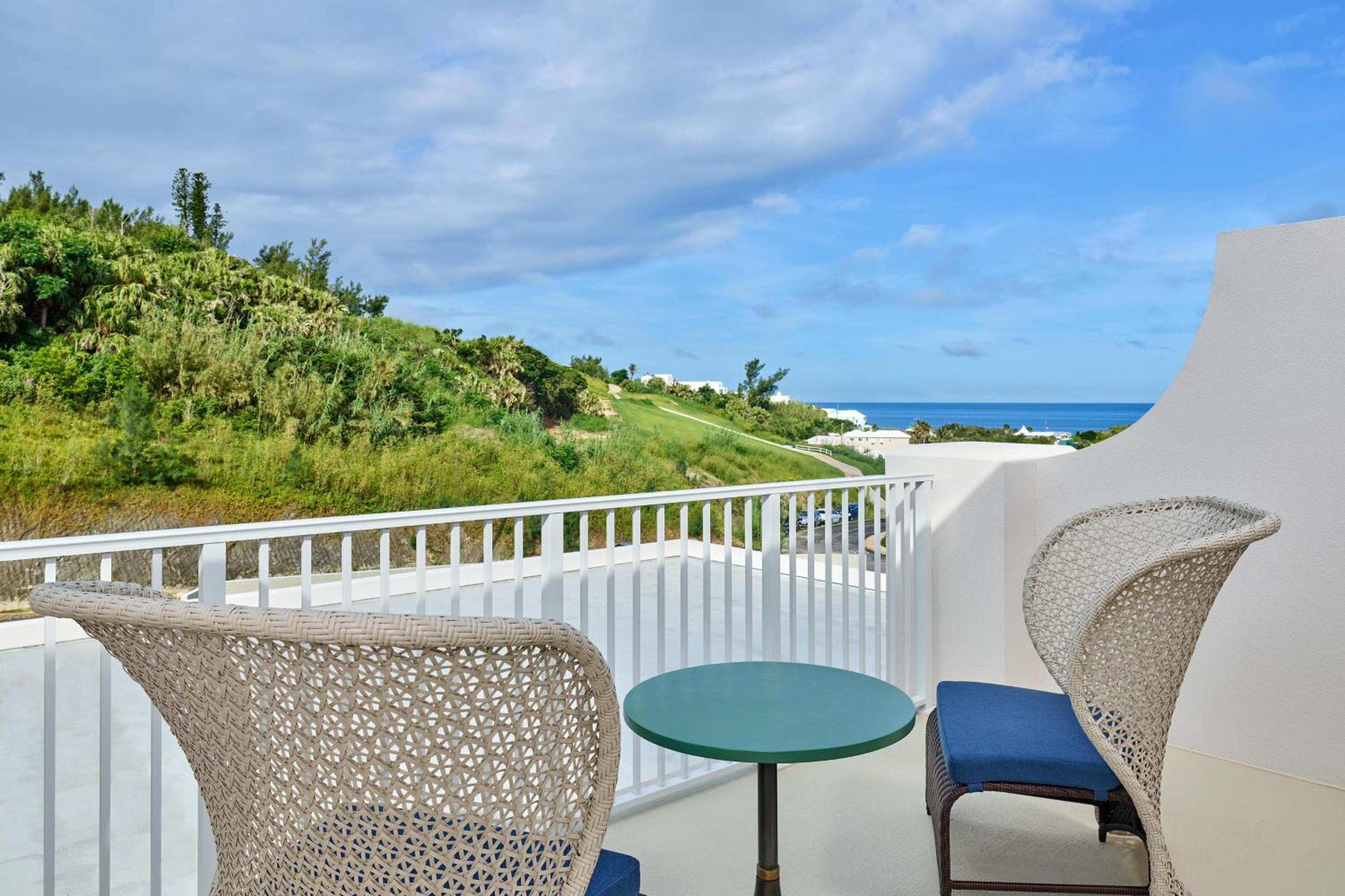 Room, 1 King Bed, Non Smoking, Partial Ocean View (Balcony)