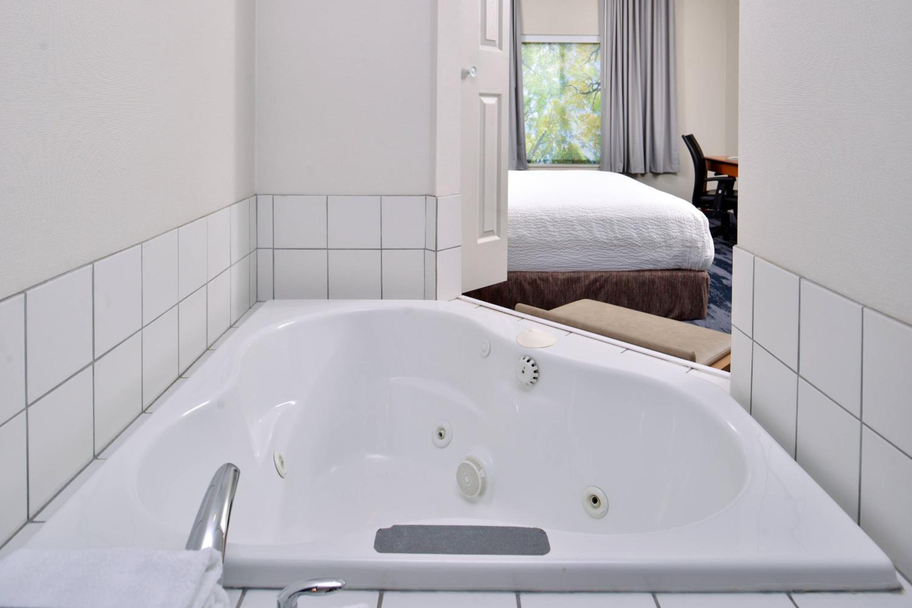 Studio, 1 King, Whirlpool photo 3