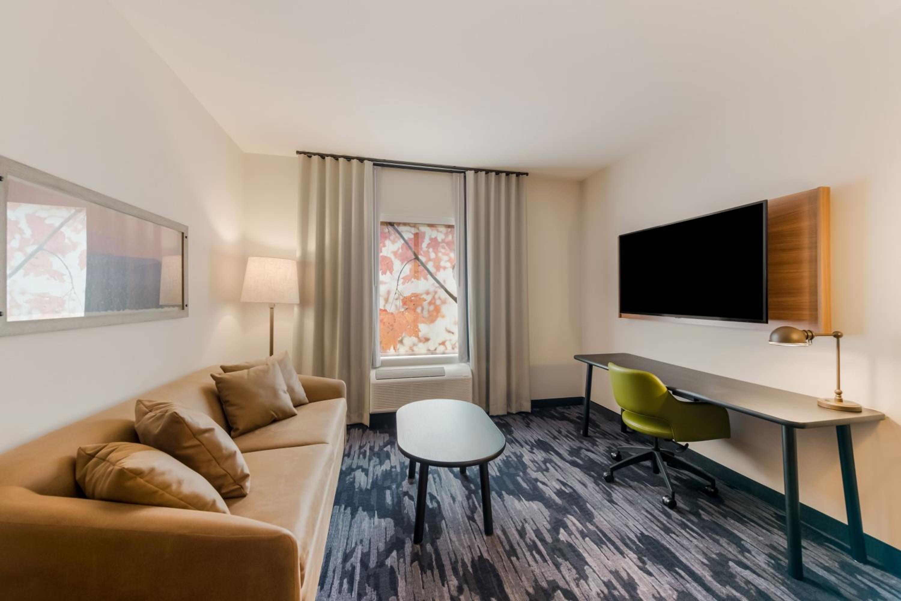 Executive King Suite with Sofa Bed - Photo 1