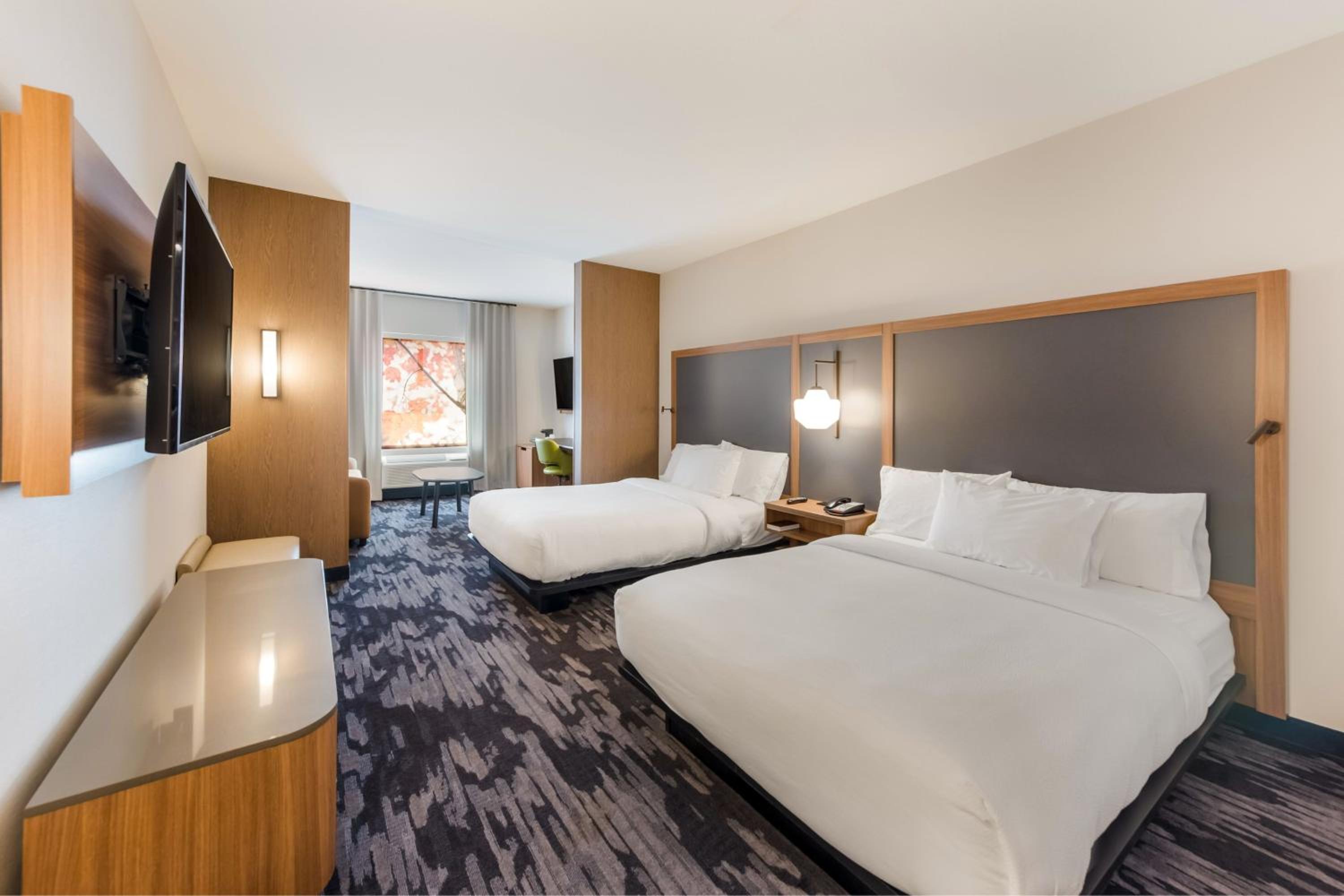 Queen Suite with Two Queen Beds, Bathtub and Sofa Bed - Mobility Access/Hearing Accessible - Photo 3