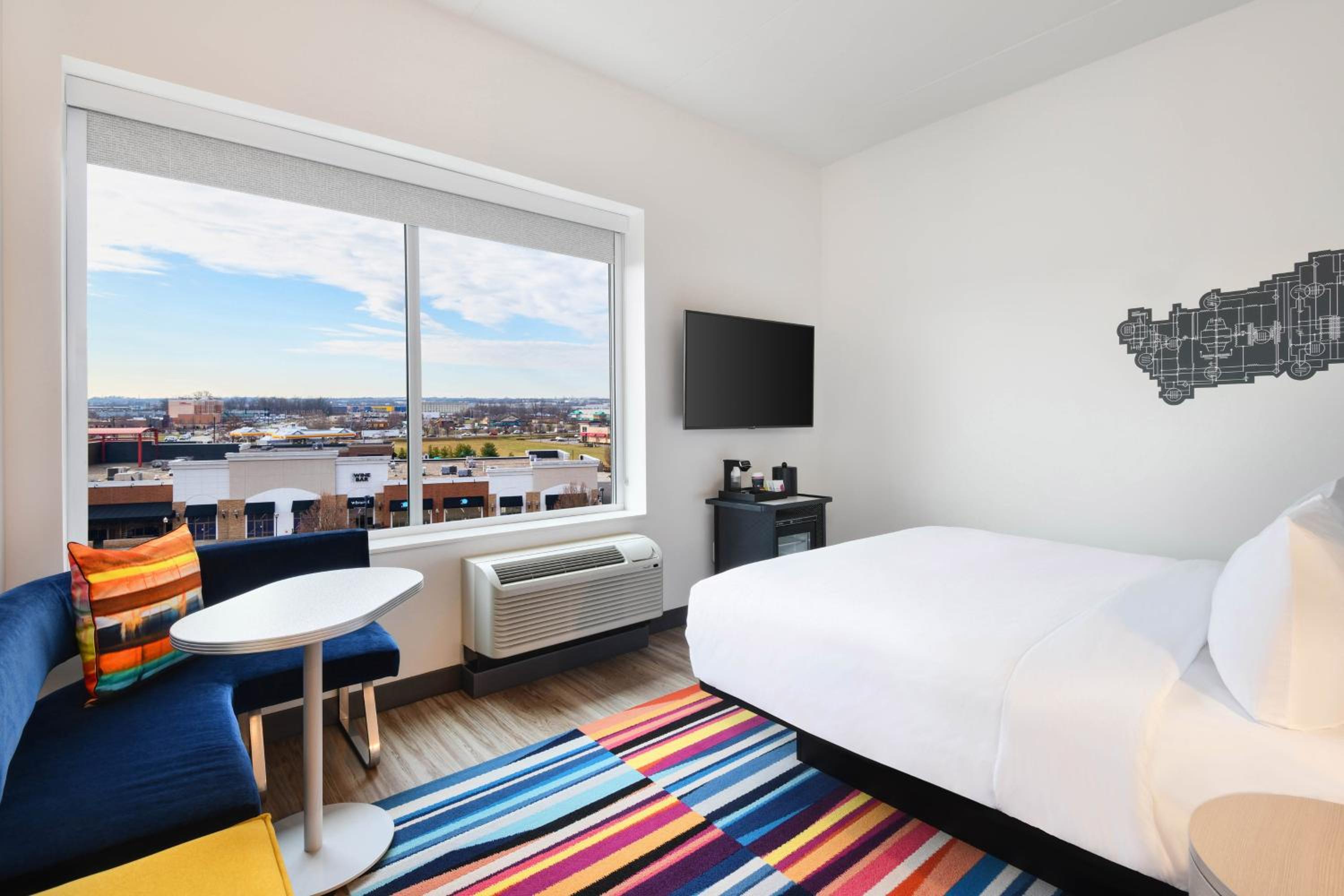 Guest Room, 1 King - Photo 1