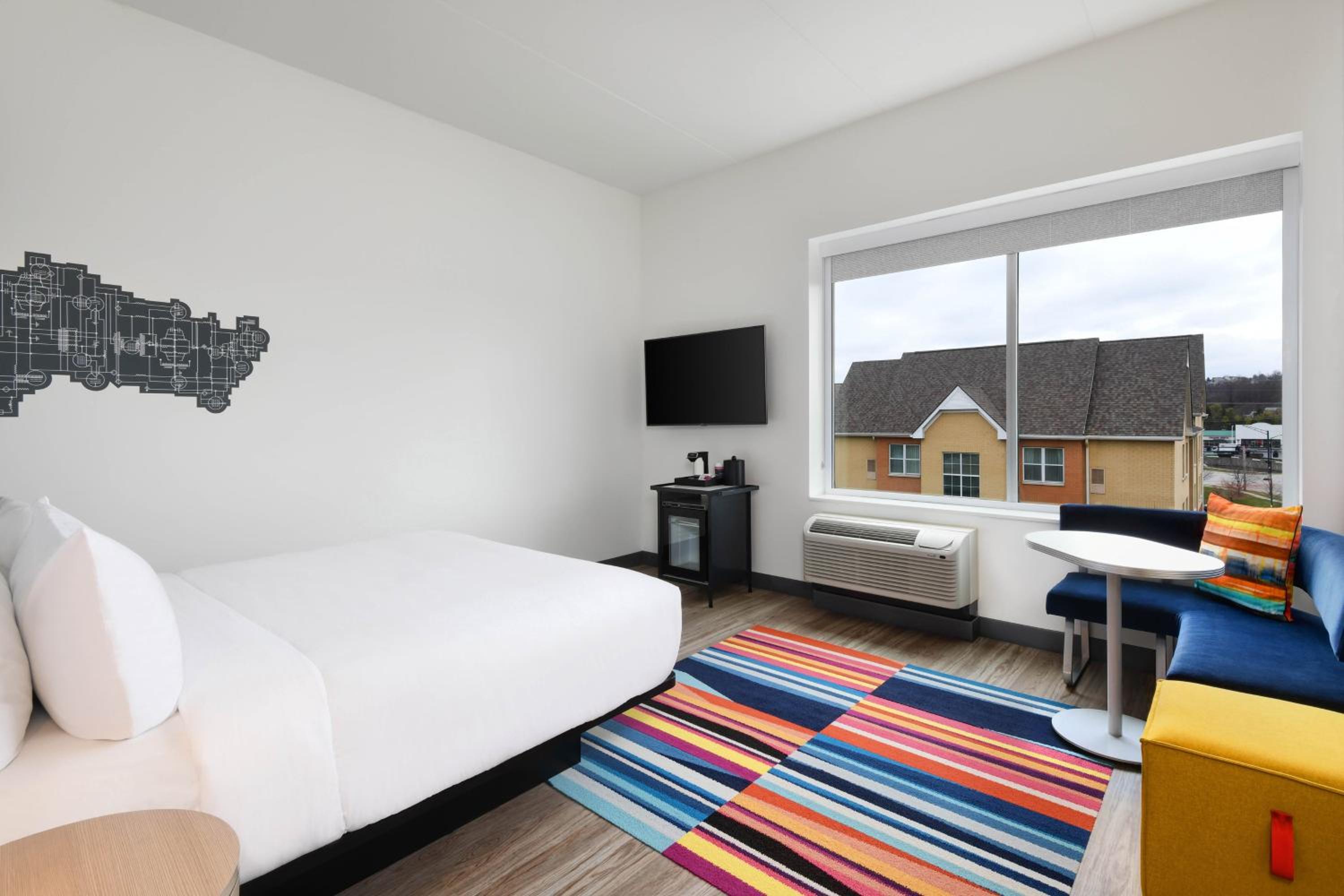 Larger Guest room, 1 King - Photo 1