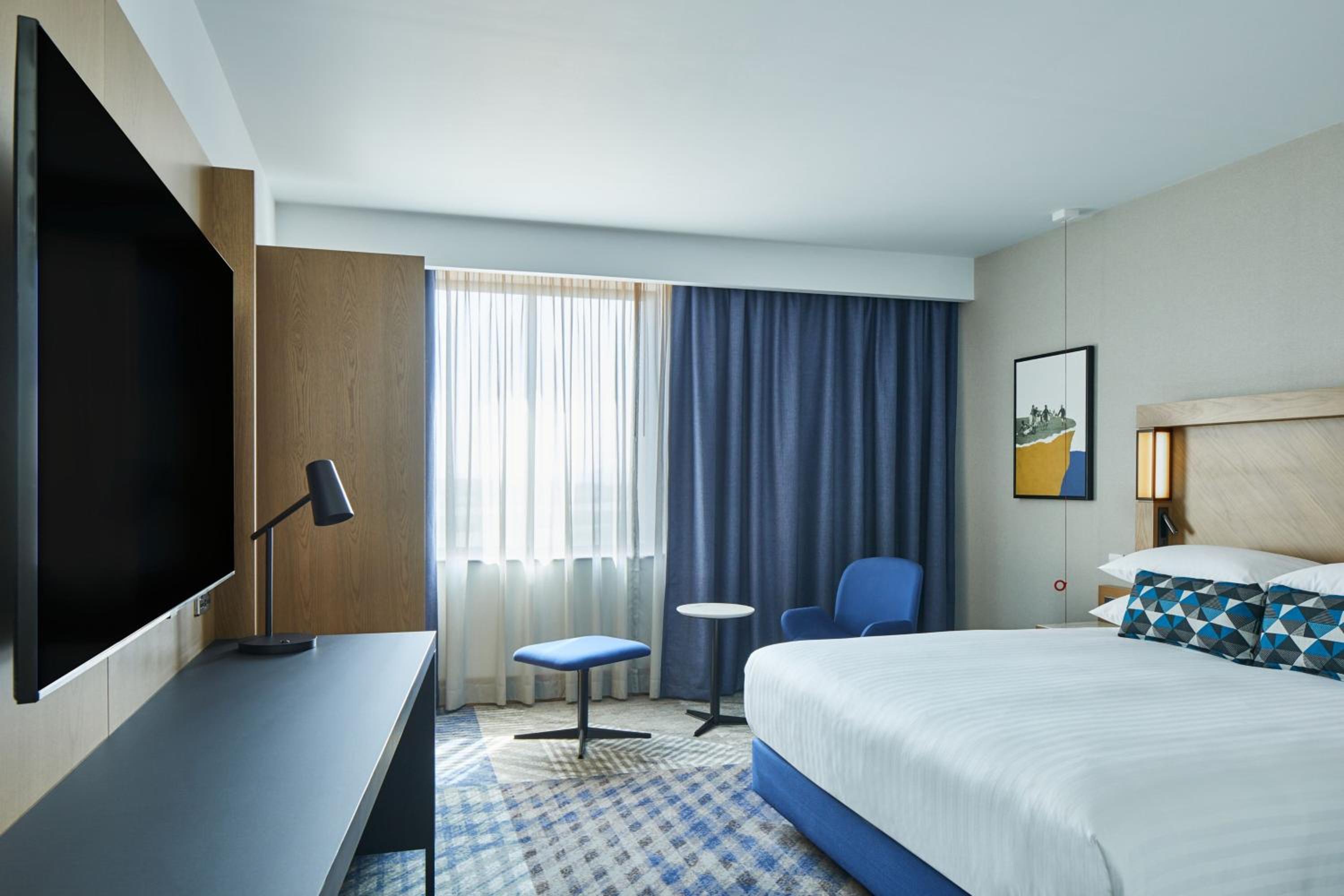 Deluxe King Room - Photo 6