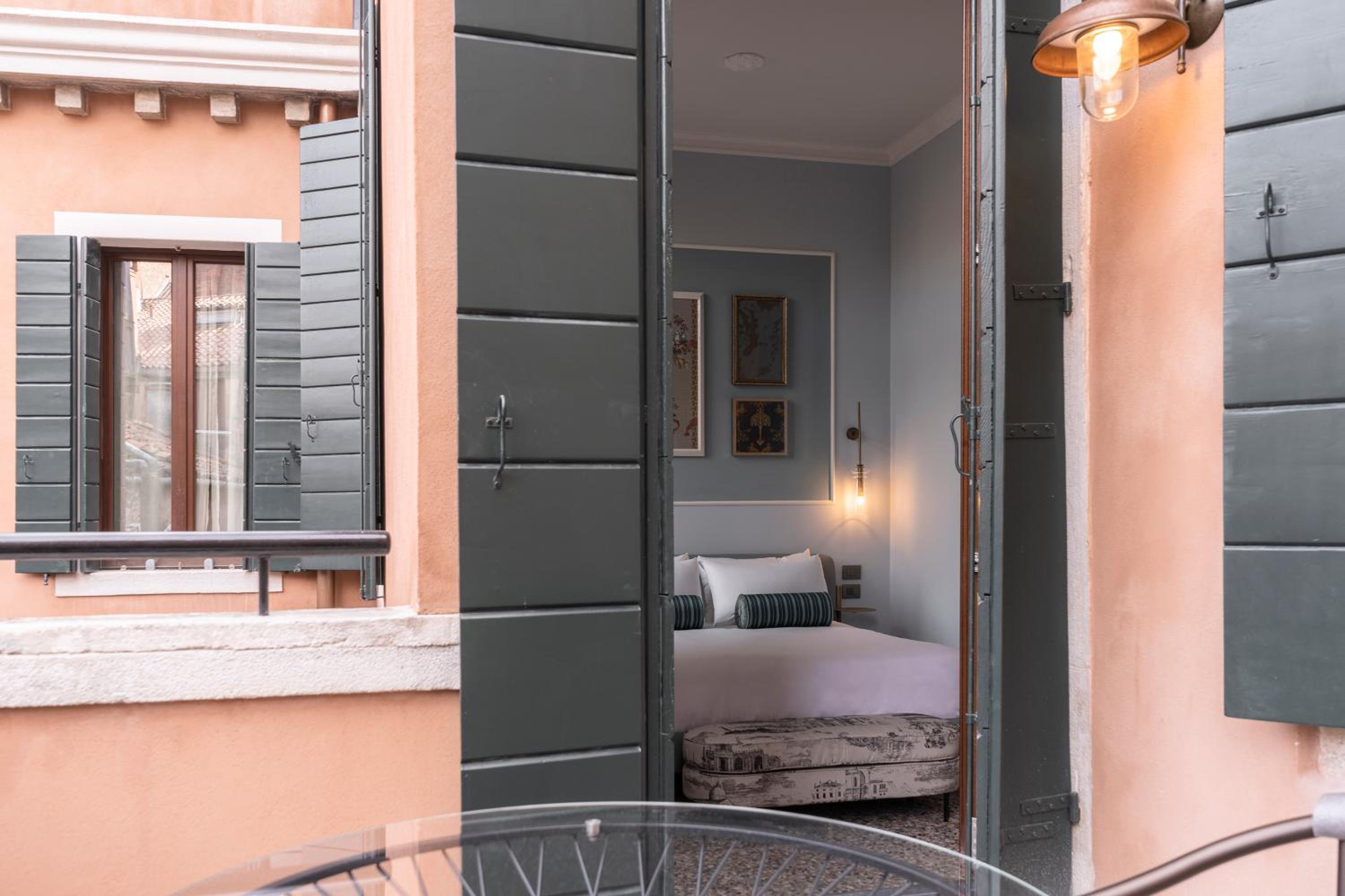 Three-Bedroom Apartment with terrace photo 3