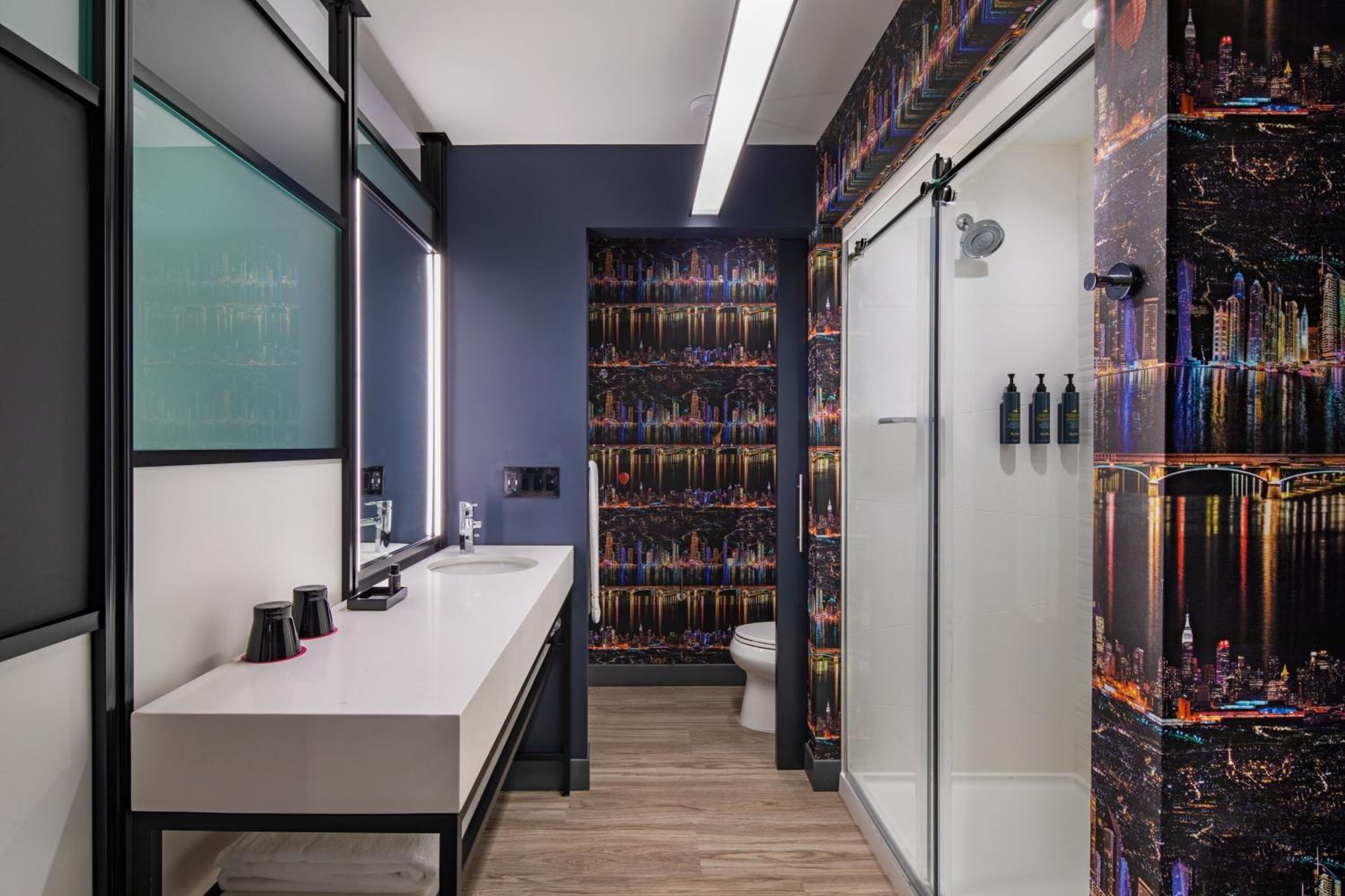 Aloft Guest Room with 1 King - Photo 2