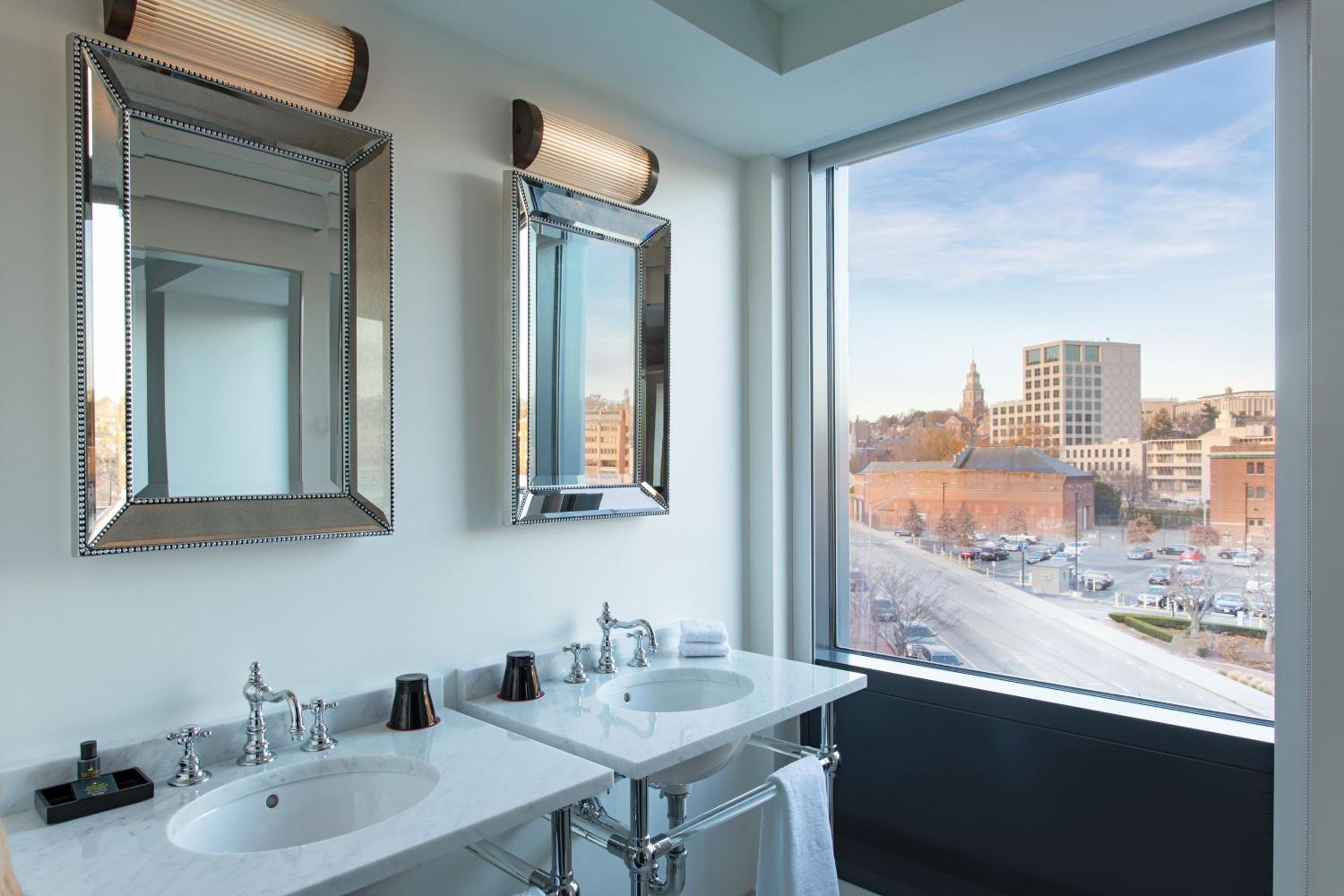 King Suite - Photo 4