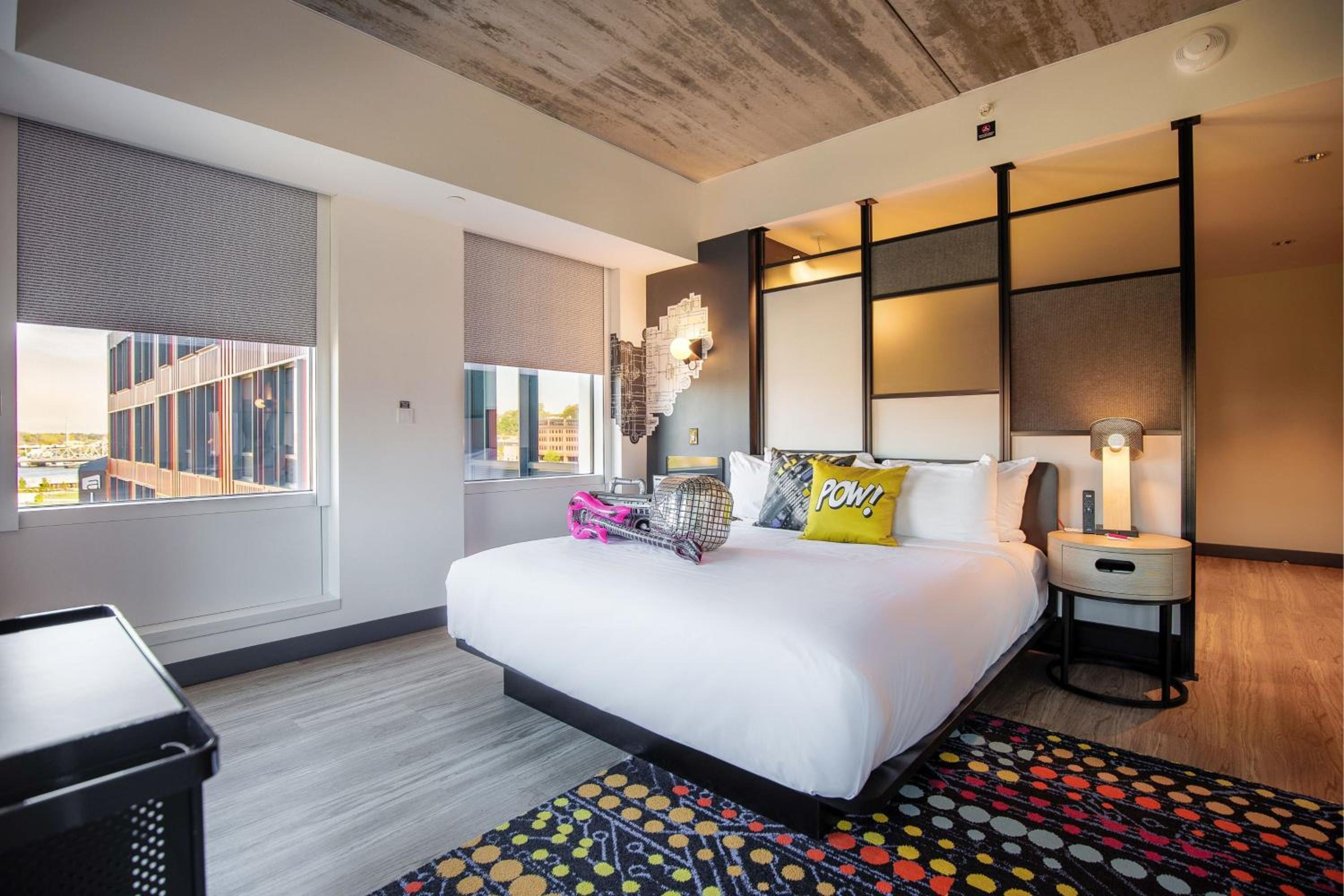 Aloft Guest Room with 1 King - Photo 4
