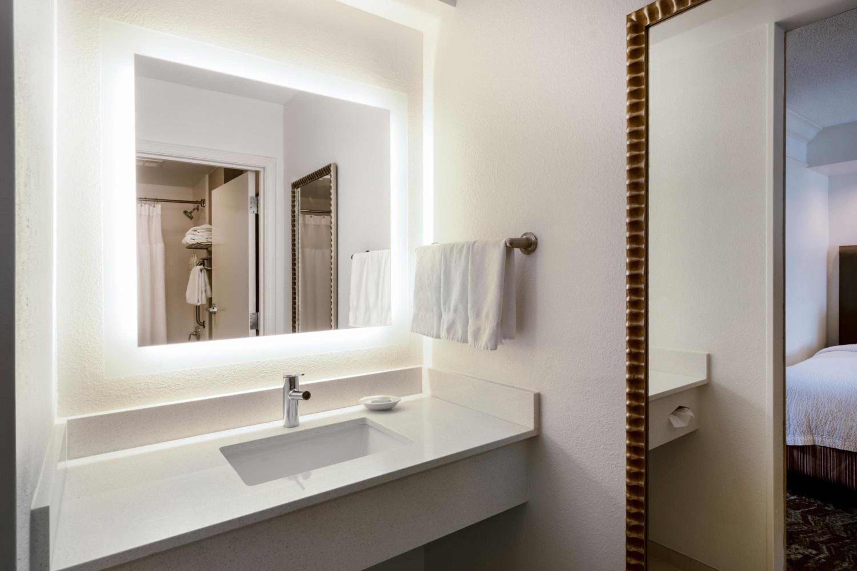 King Suite - Photo 2