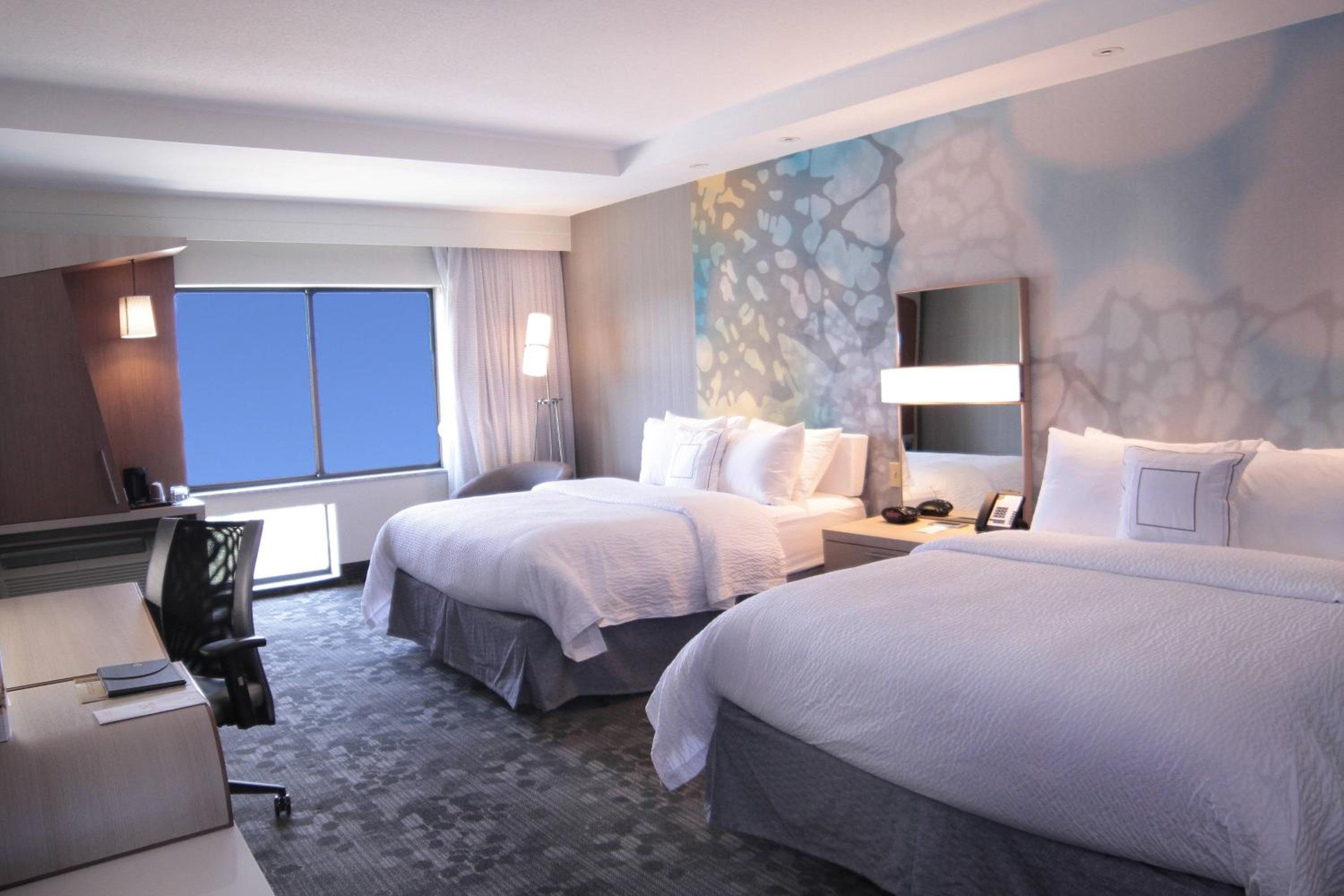 Queen Room with Two Queen Beds and Roll-in Shower - Mobility Accessible photo 3