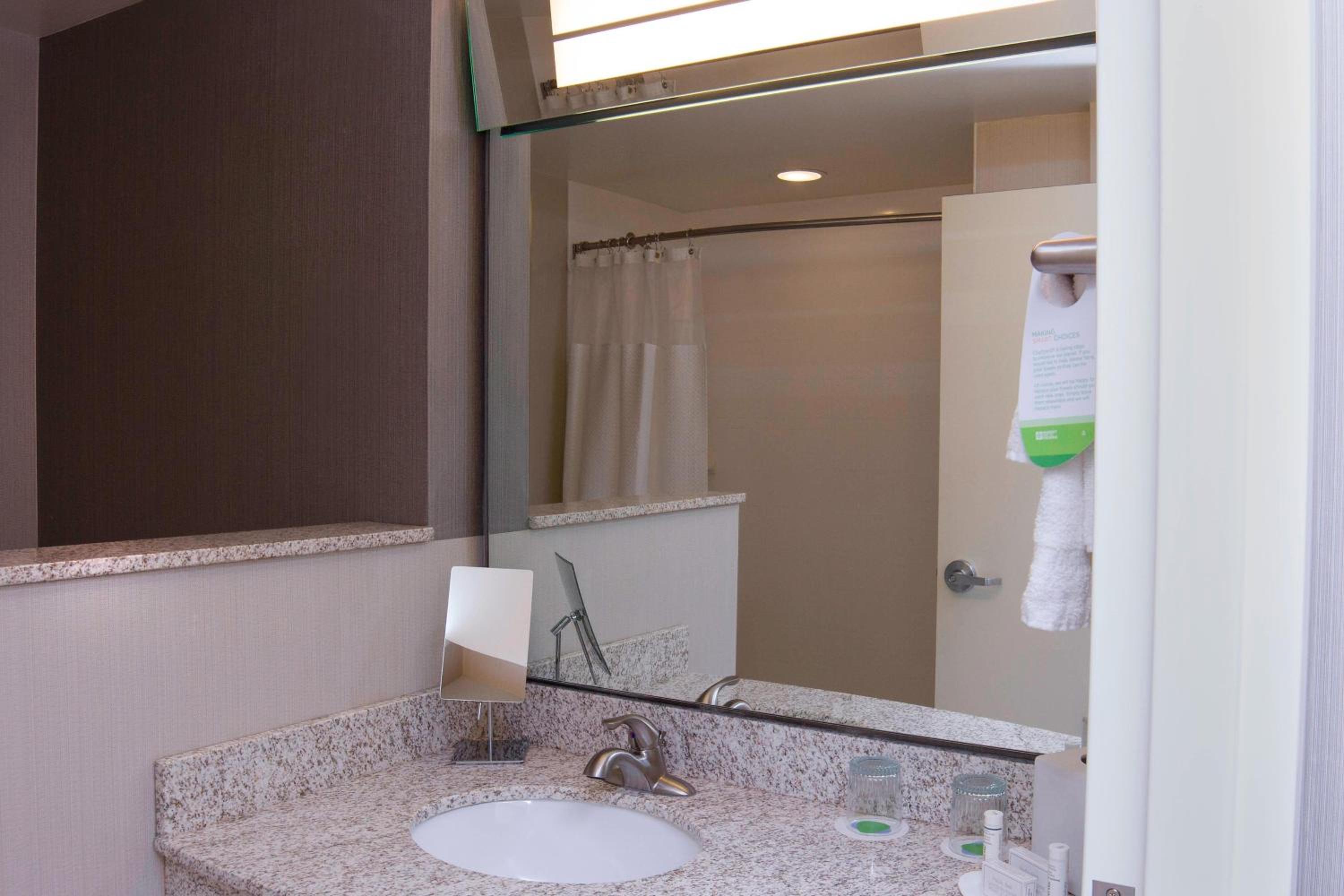 Queen Room with Two Queen Beds and Roll-in Shower - Mobility Accessible photo 2
