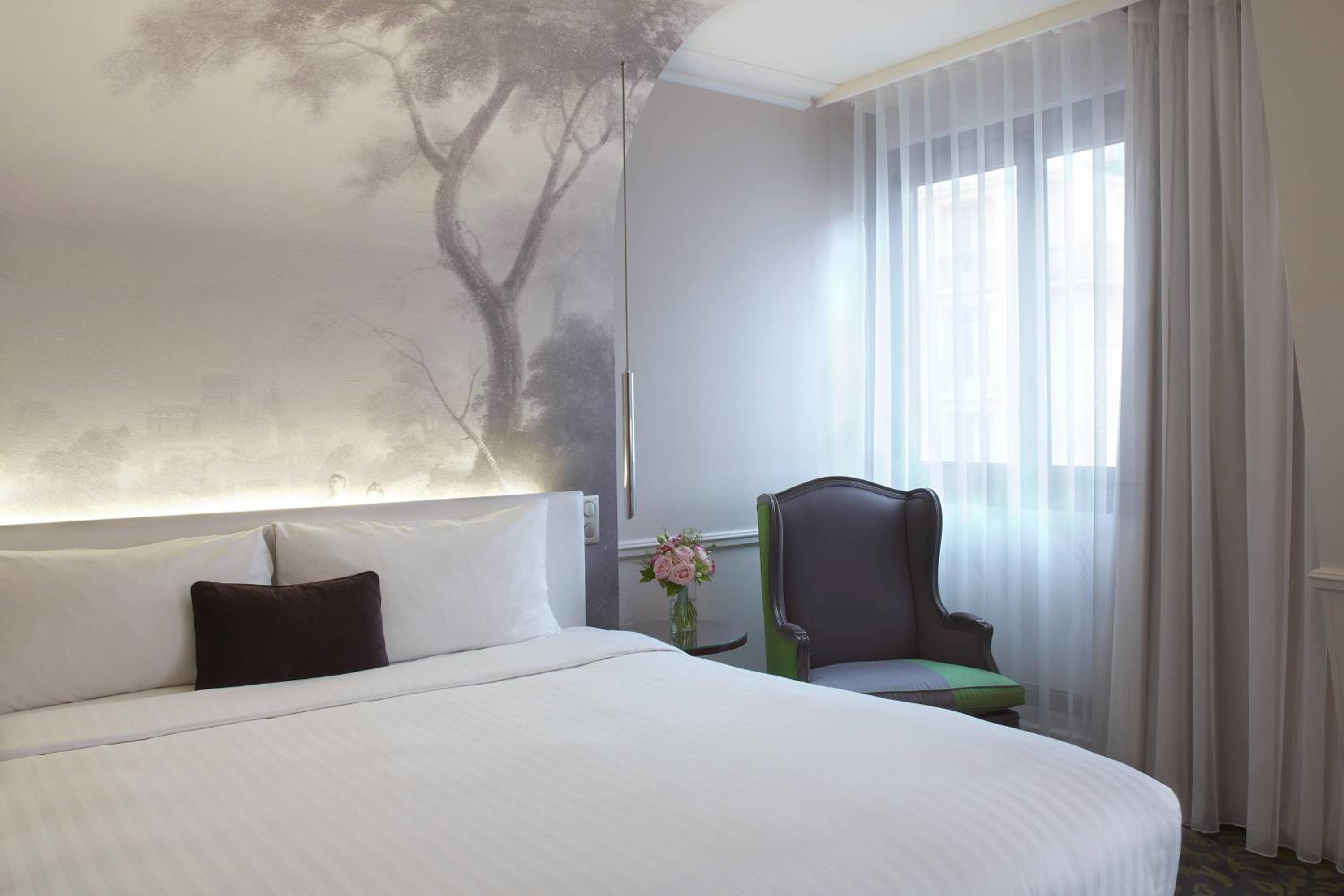 Deluxe King Room with Garden View photo 1