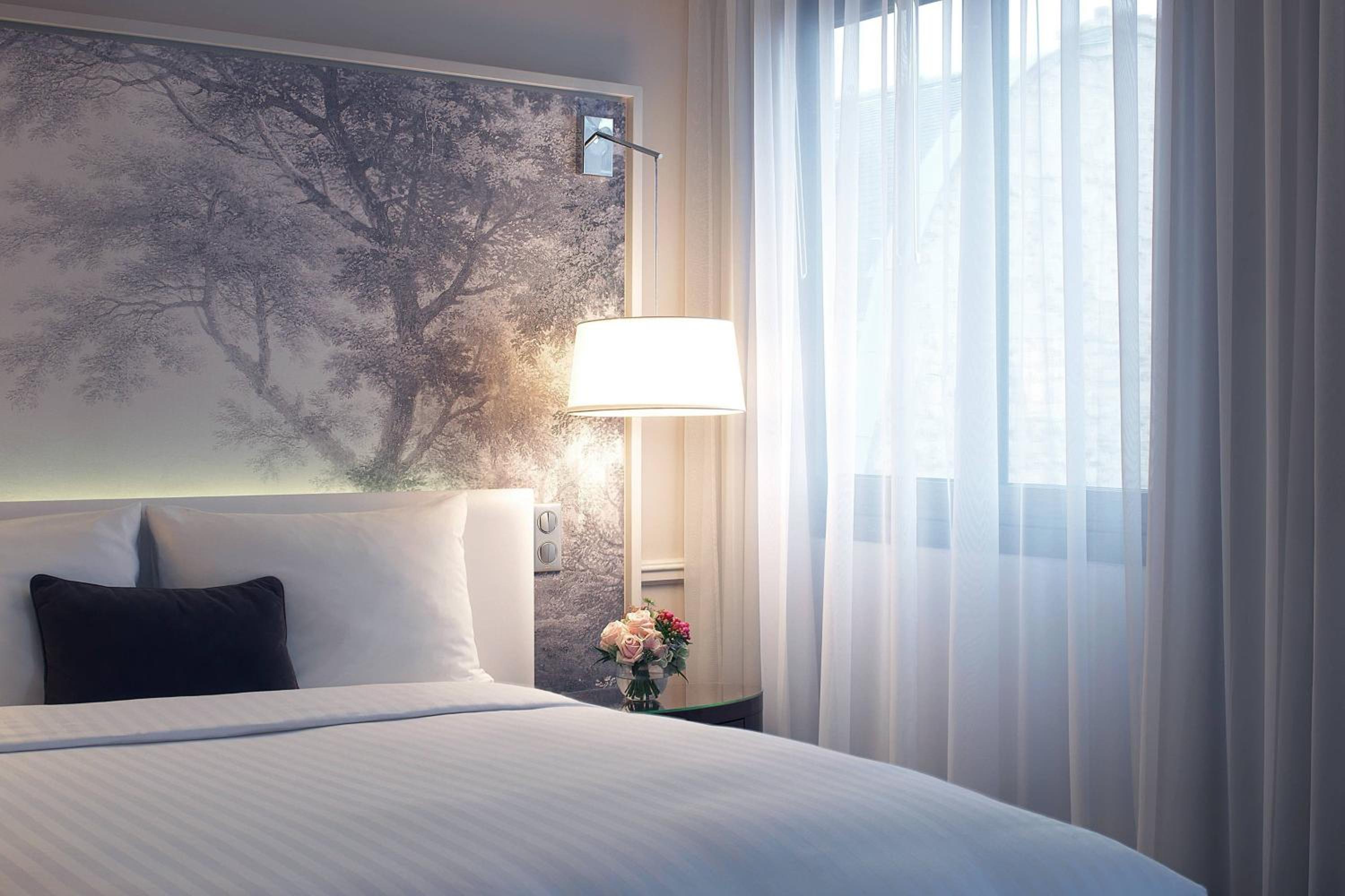 Deluxe Queen Room with Garden View photo 1