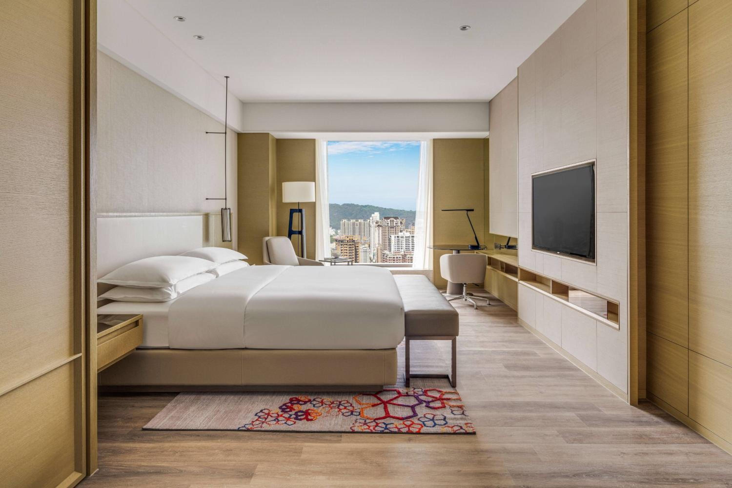 One-Bedroom Executive Grand King Suite with Executive Lounge Access