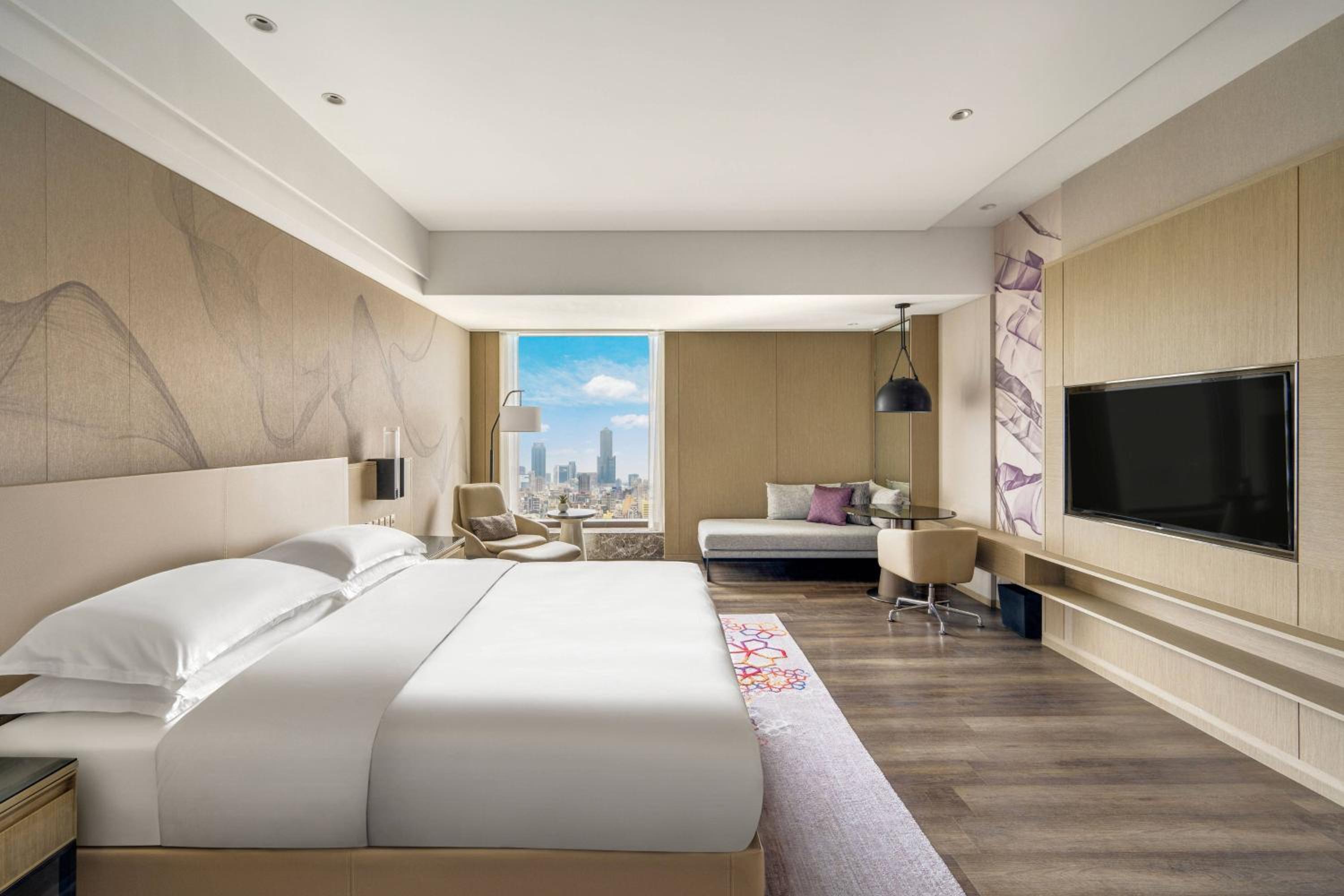 Deluxe King Guest Room - Photo 3