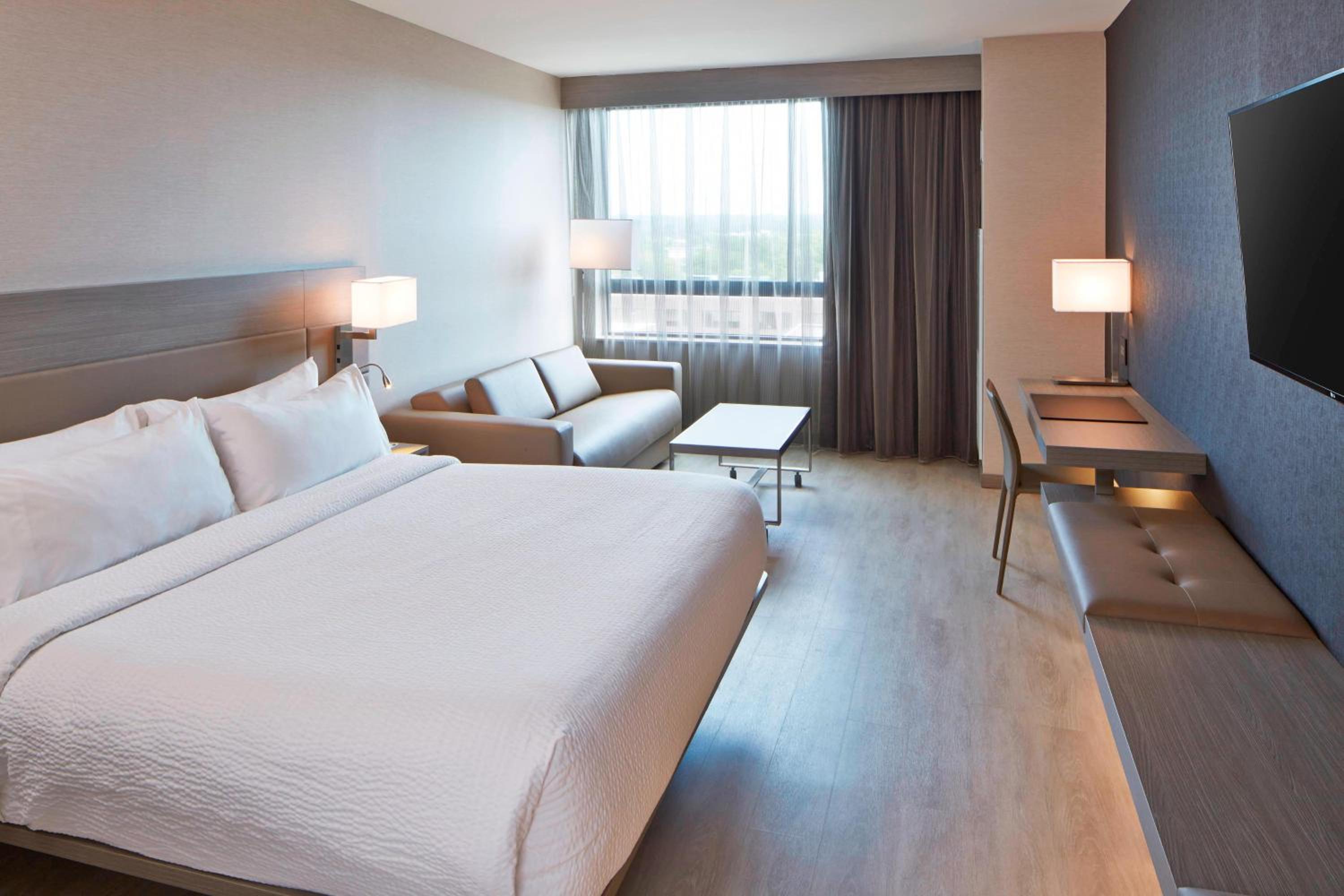AC Hotel by Marriott Des Moines East Village