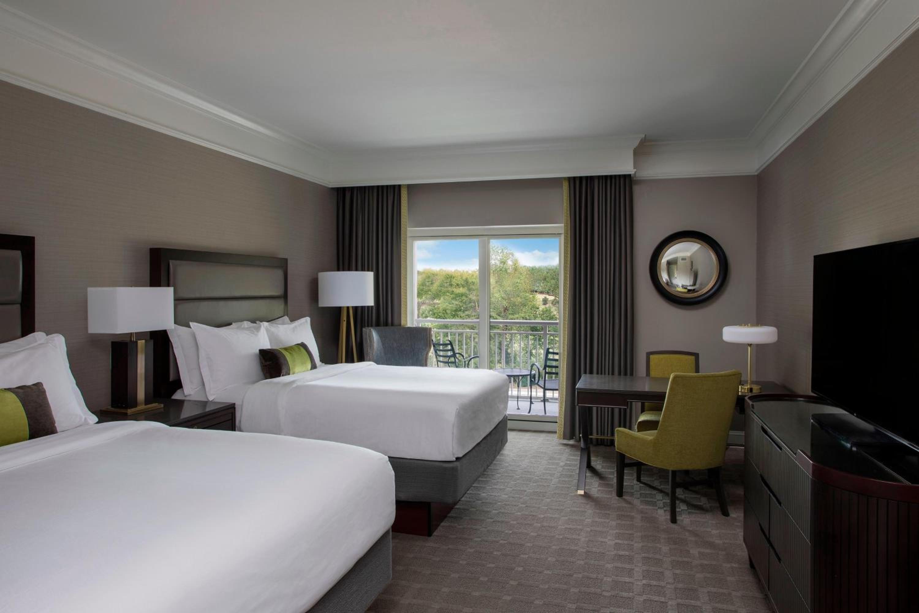 Grand Deluxe Queen Room with Two Queen Beds, Balcony and Park View - Photo 1