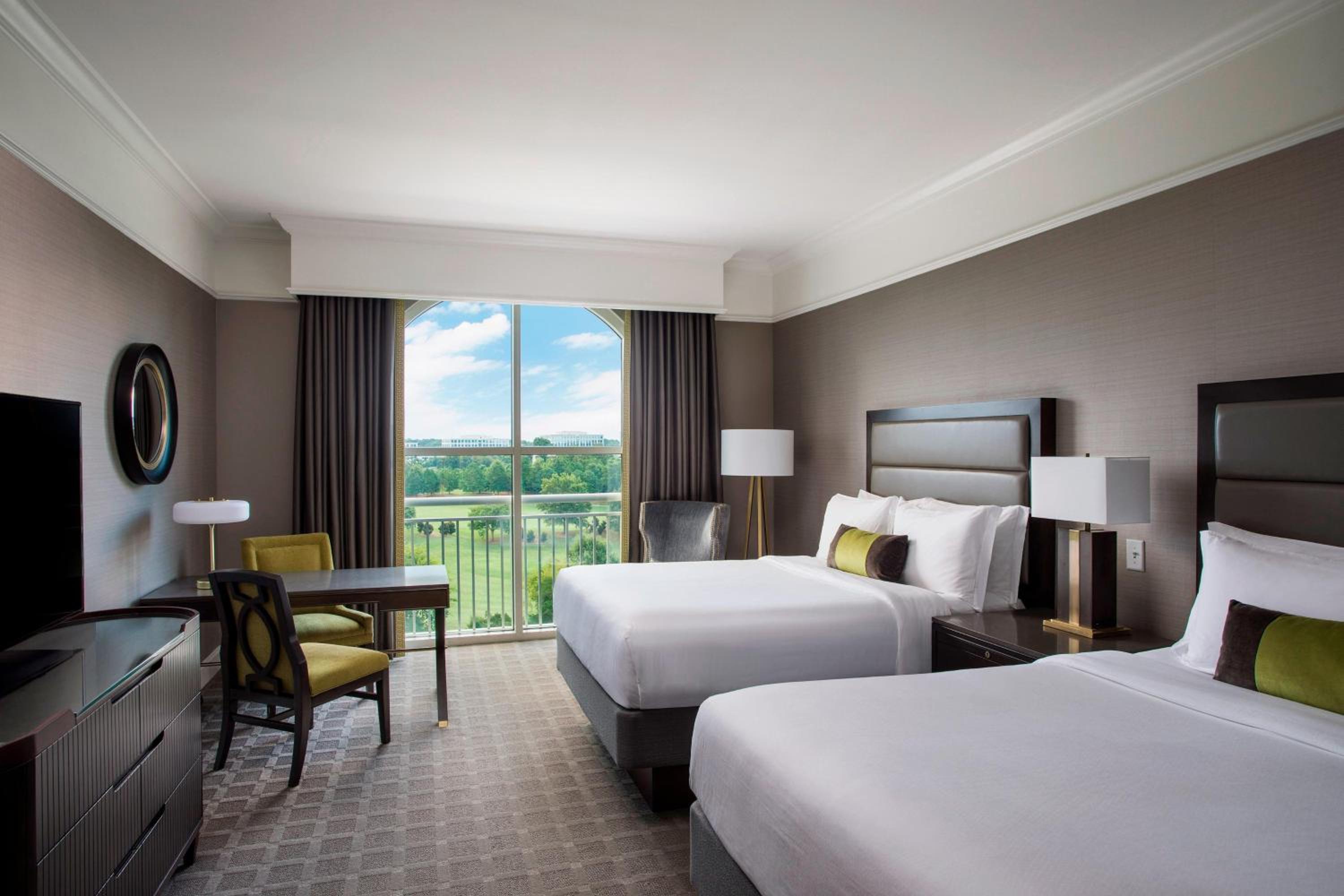 Grand Deluxe Queen Room with Two Queen Beds and Park View - Photo 1