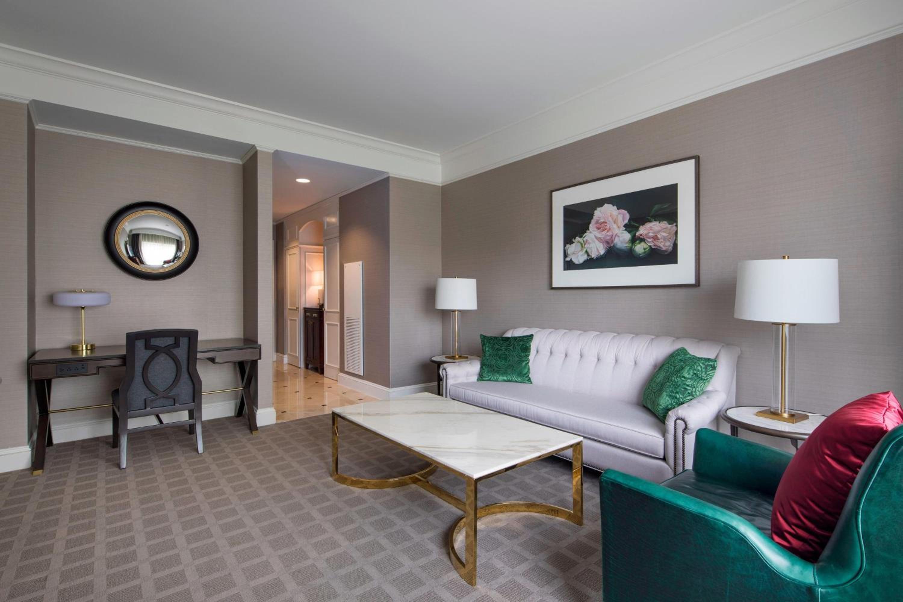 1 Bedroom Junior Suite, 1 King - Photo 2