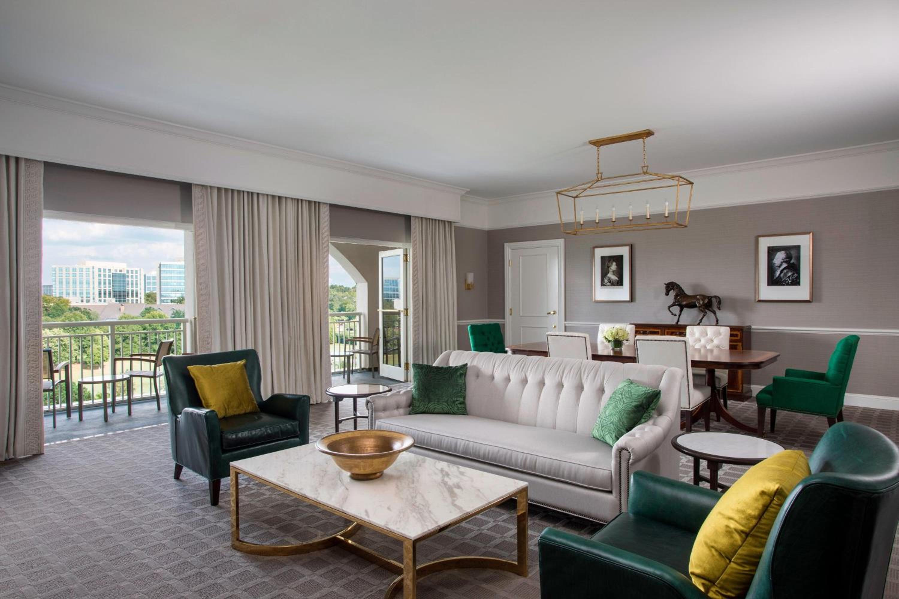 One-Bedroom Presidential Suite with Balcony photo 2