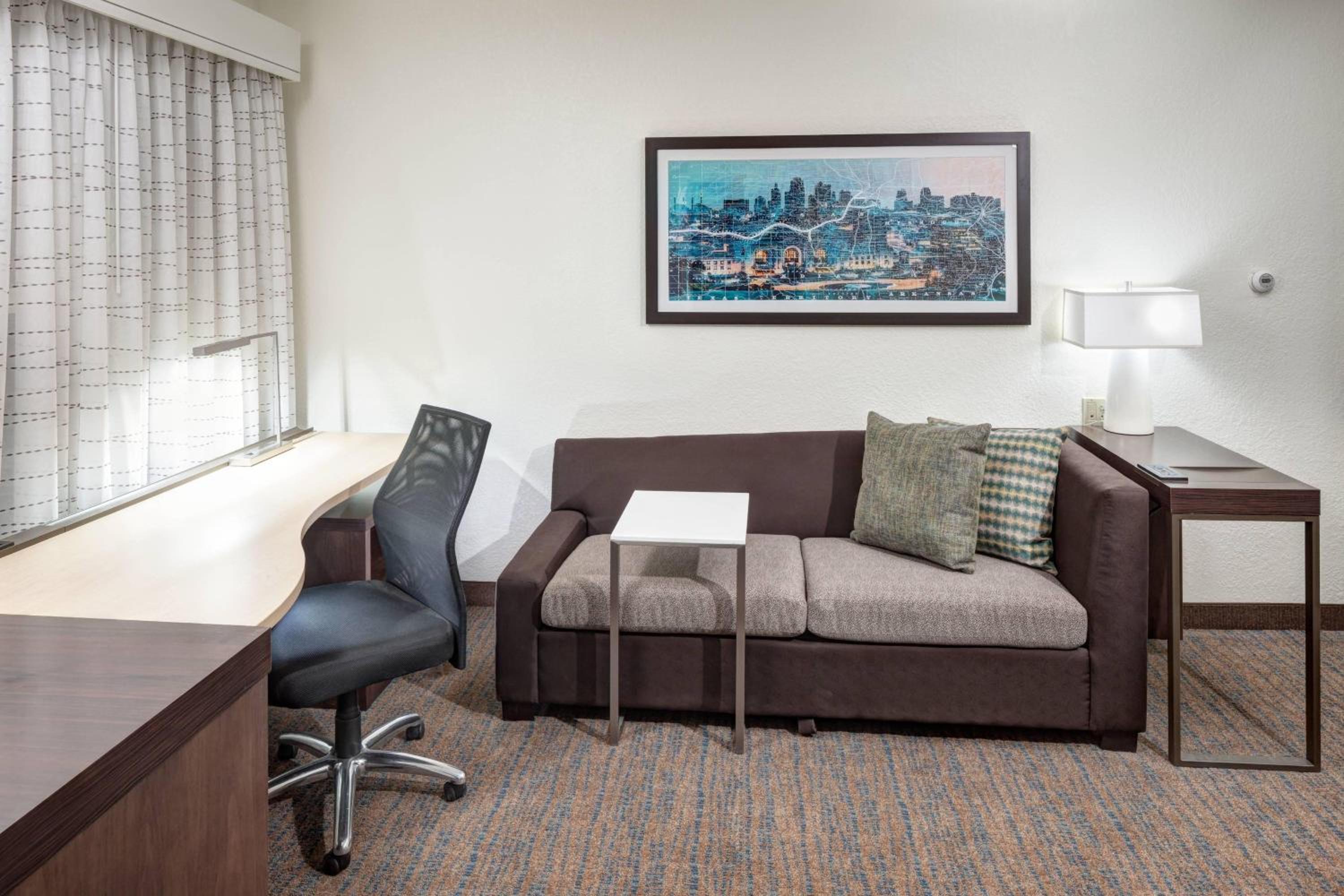 Queen Studio with Sofa Bed - Photo 1